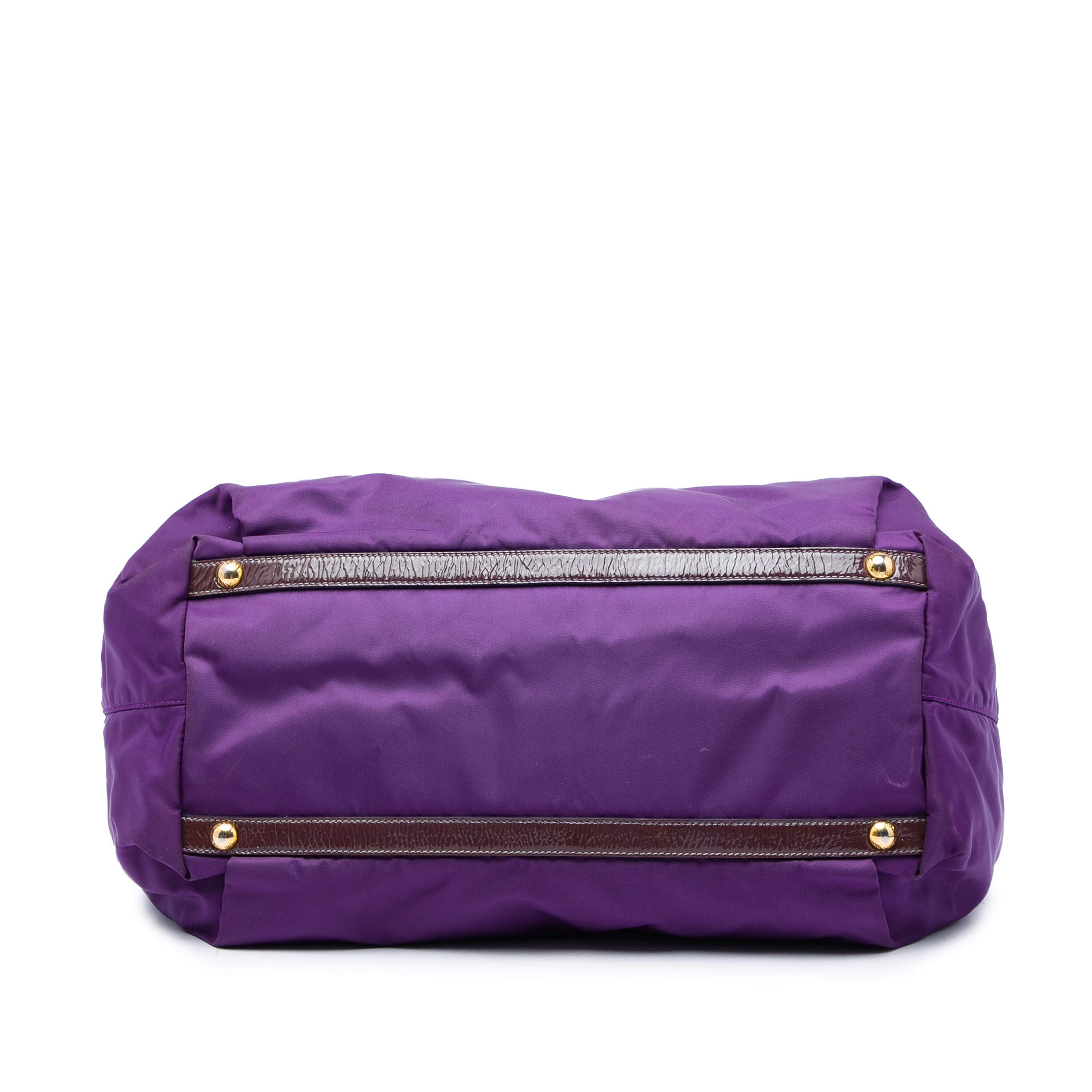 Prada Tessuto Handbag, från Luxclusif, i färgen purpur. Klicka för att öppna bilden i stort format