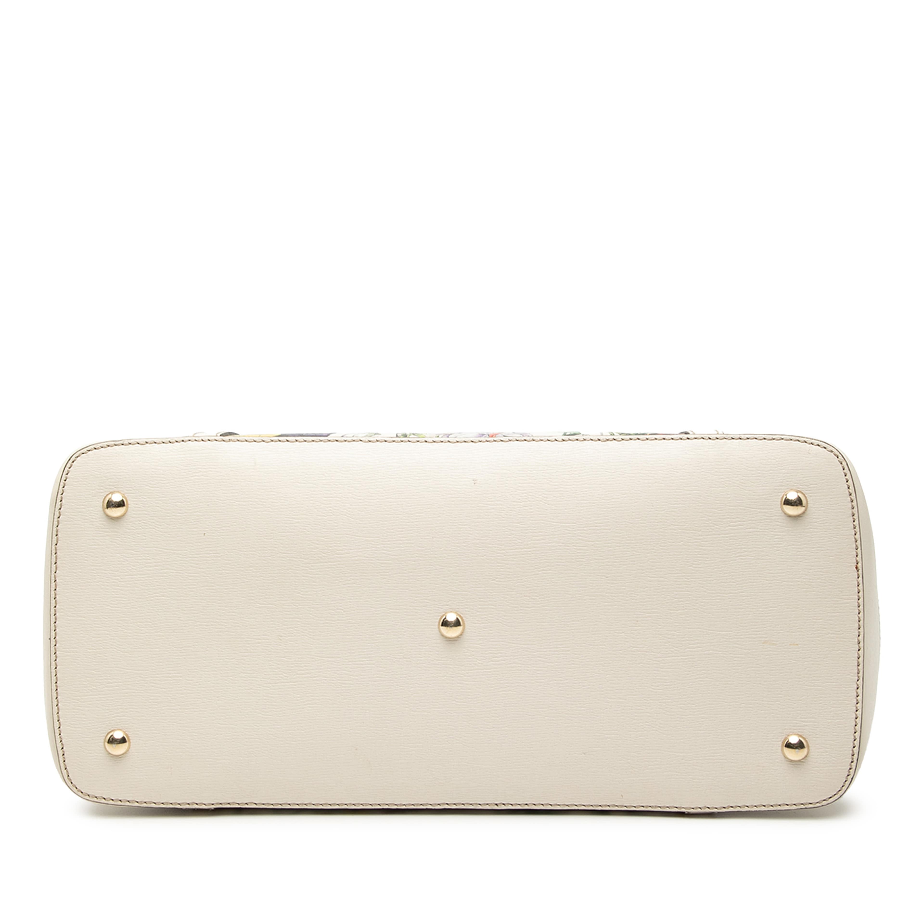 Gucci Large Leather Floral Print Nice Dome Satchel, från Luxclusif, i färgen off white. Klicka för att öppna bilden i stort format