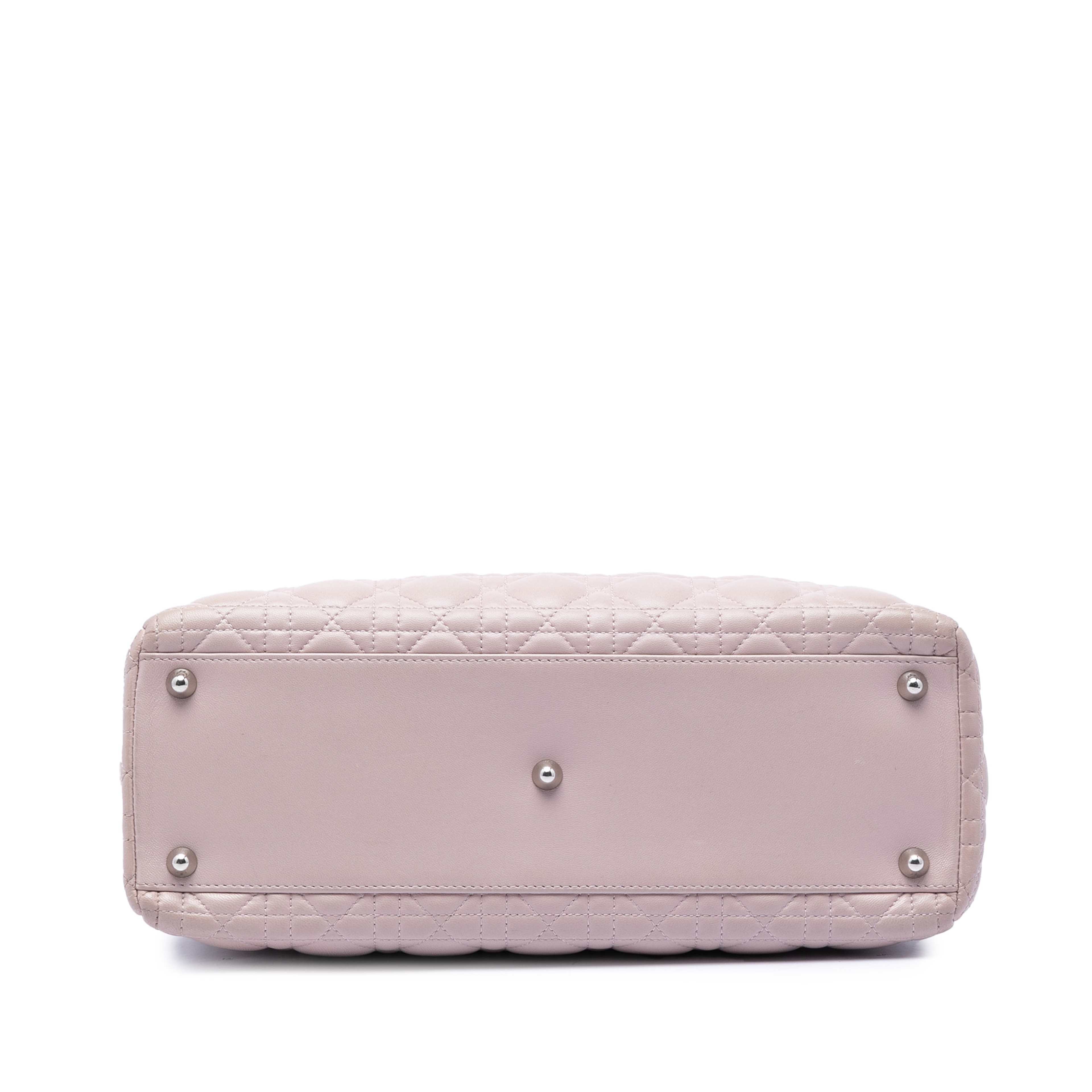 Dior Large Lambskin Cannage Lady Dior, från Luxclusif, i färgen rosa. Klicka för att öppna bilden i stort format