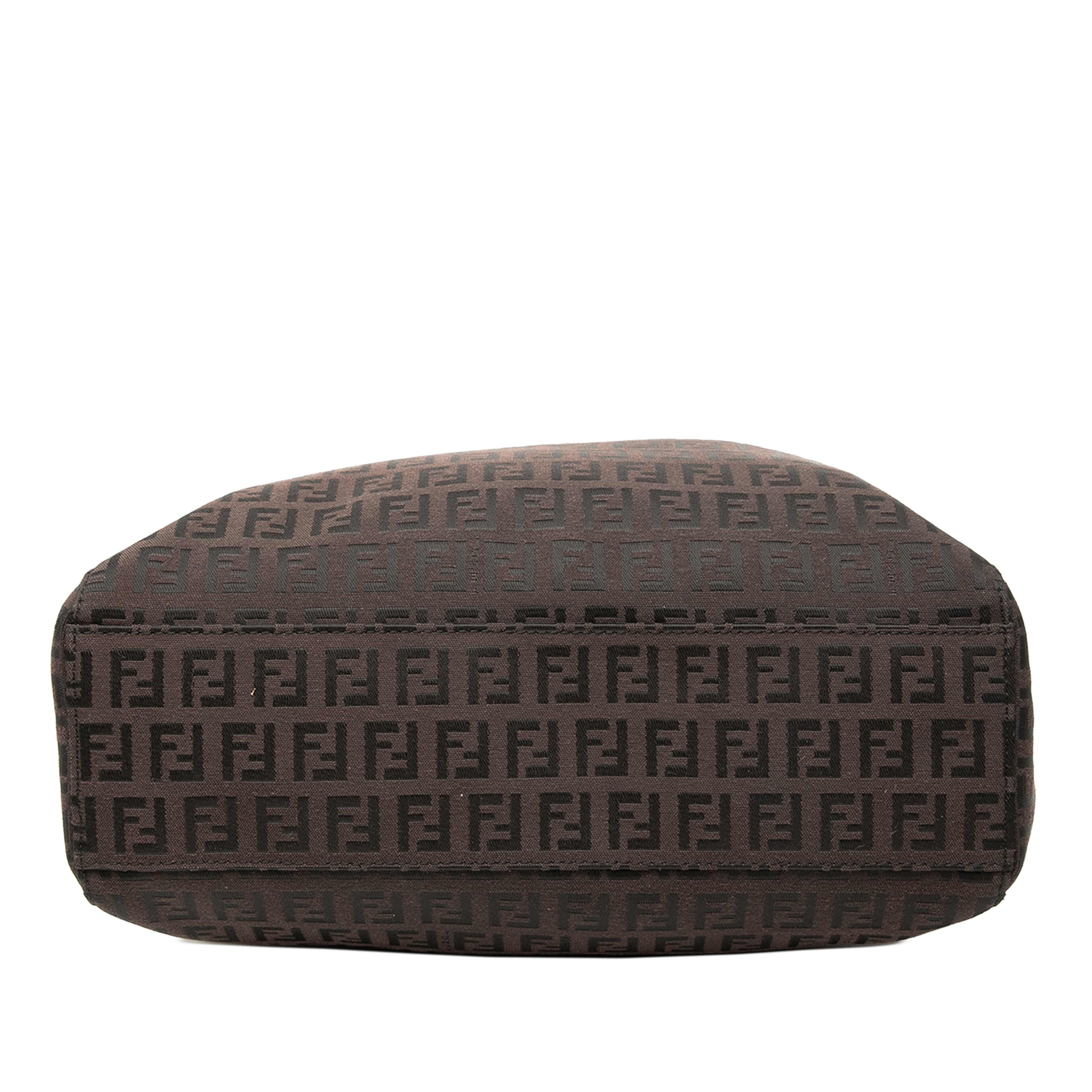 Fendi Zucchino Canvas Tote, från Luxclusif, i färgen dark brown. Klicka för att öppna bilden i stort format