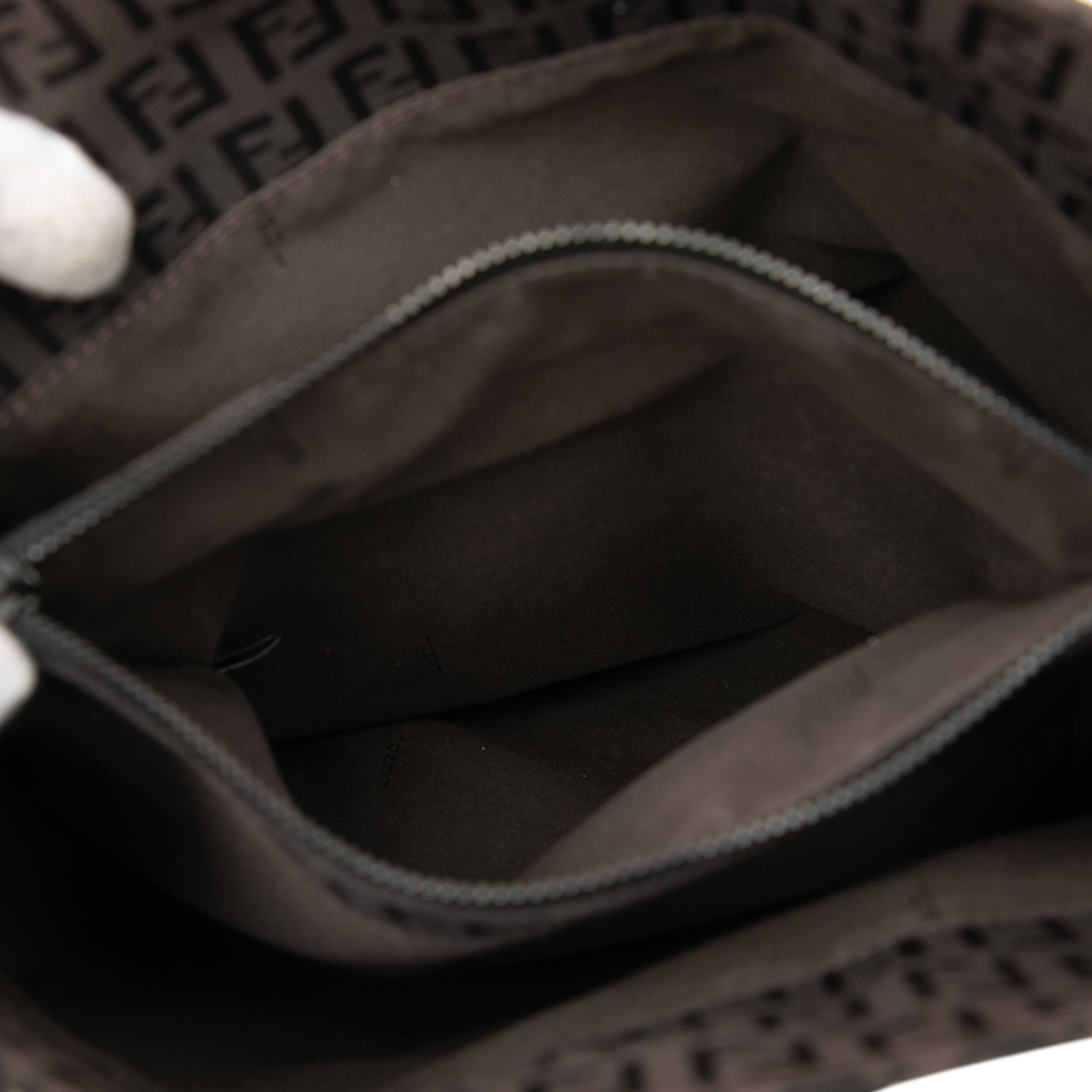 Fendi Zucchino Canvas Tote, från Luxclusif, i färgen dark brown. Klicka för att öppna bilden i stort format