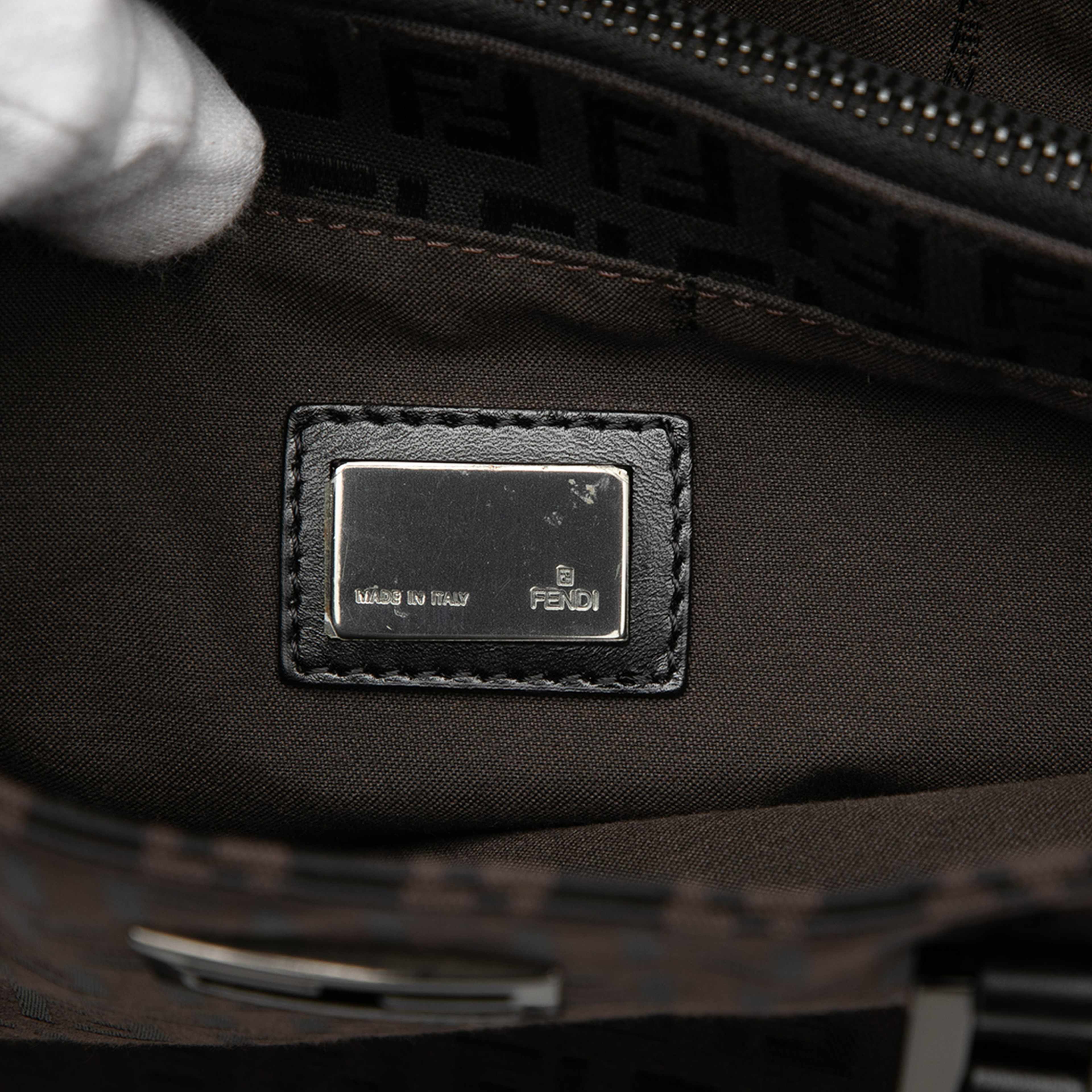 Fendi Zucchino Canvas Tote, från Luxclusif, i färgen dark brown. Klicka för att öppna bilden i stort format