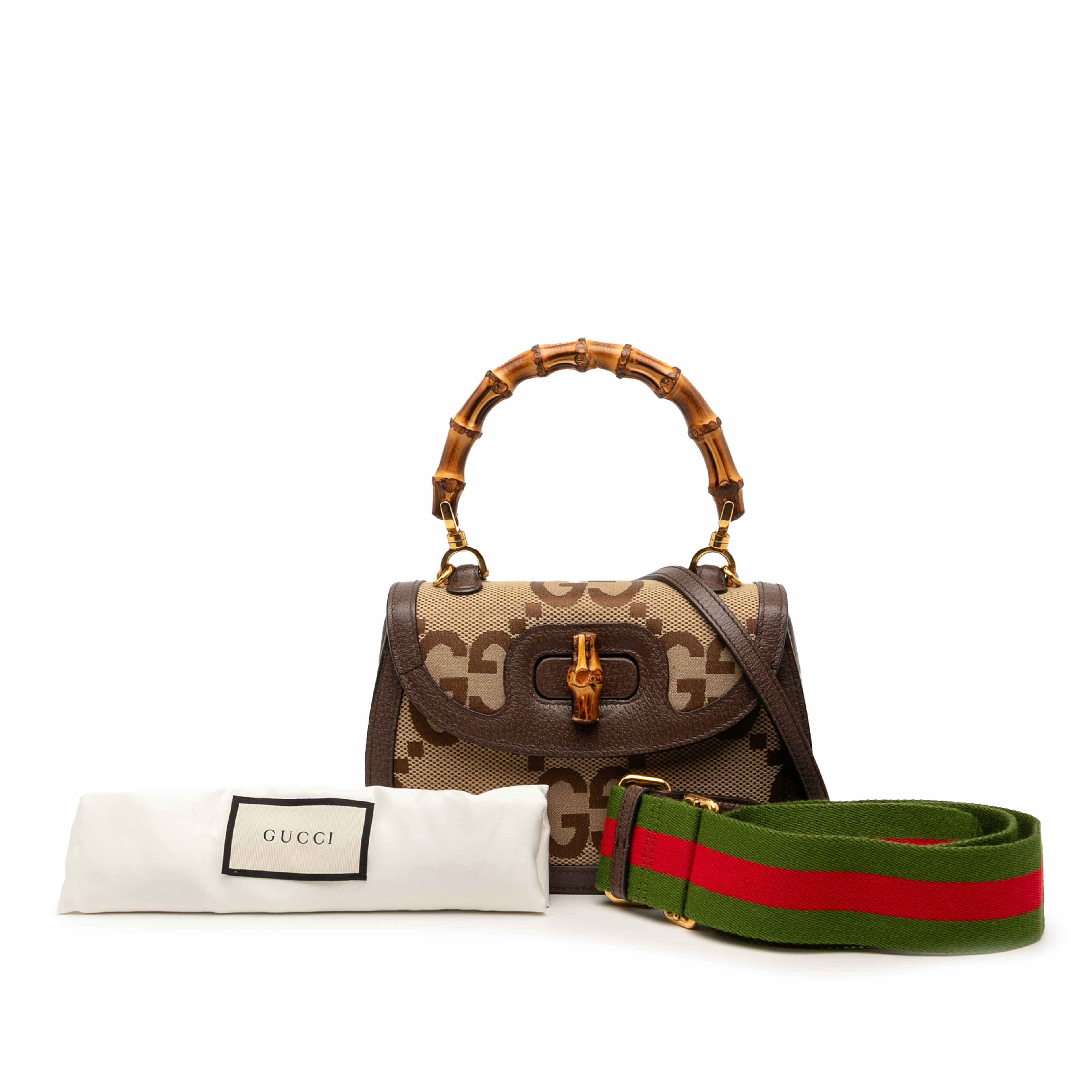 Gucci Small Jumbo Gg Canvas Bamboo 1947 Top Handle Bag, från Luxclusif, i färgen beige. Klicka för att öppna bilden i stort format