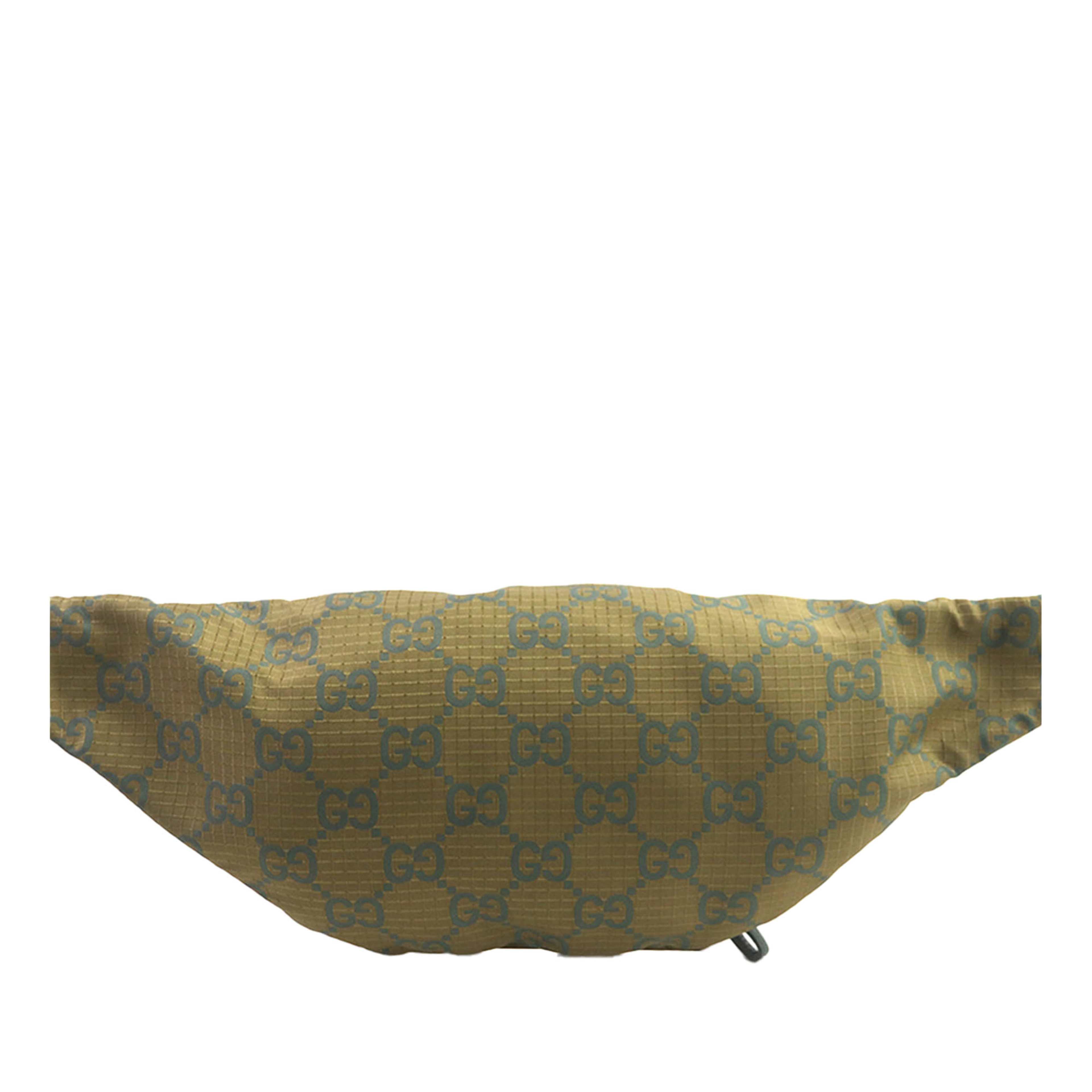Gucci Gg Ripstop Nylon Belt Bag, från Luxclusif, i färgen brun. Klicka för att öppna bilden i stort format