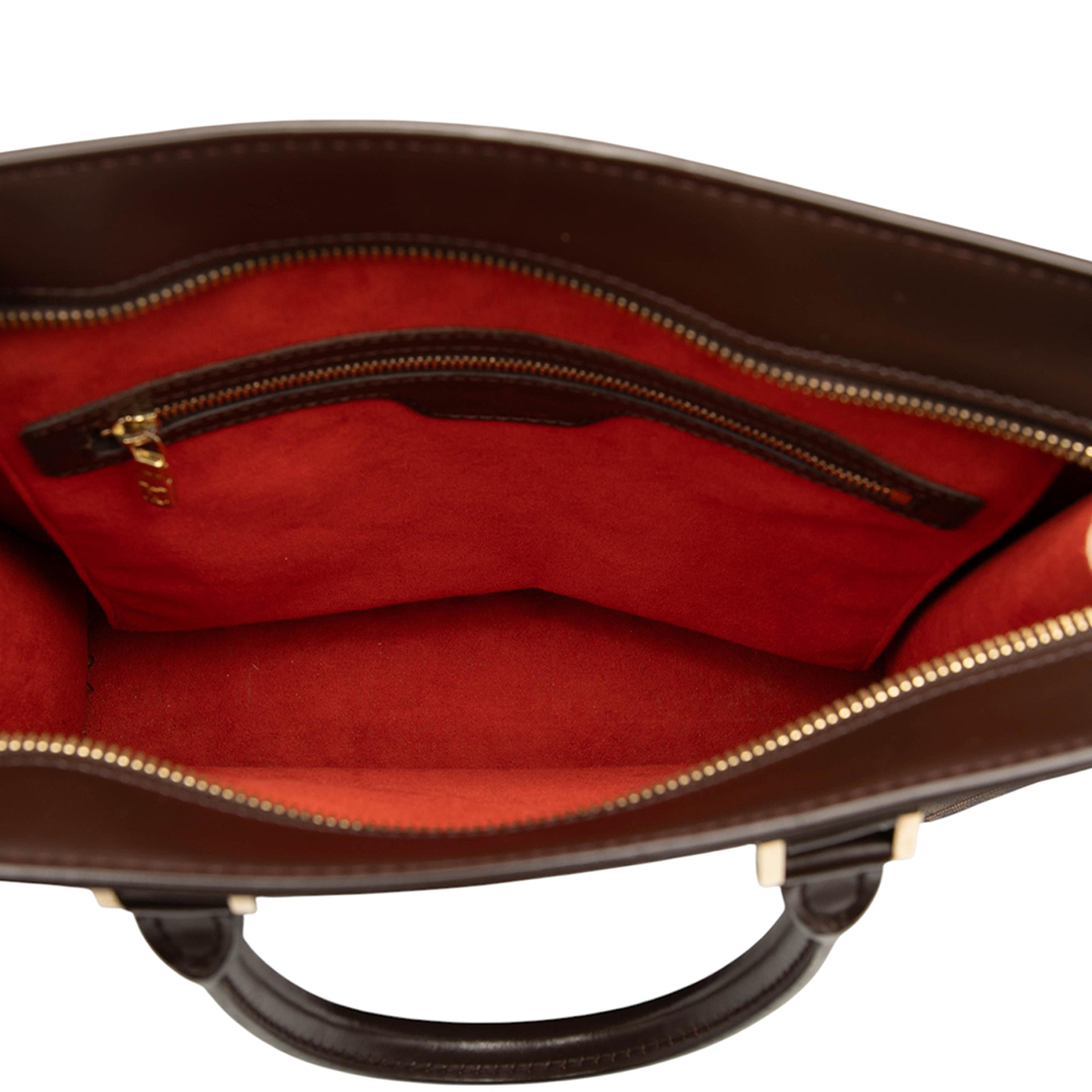 Louis Vuitton Damier Ebene Venice Sac Plat, från Luxclusif, i färgen brown. Klicka för att öppna bilden i stort format