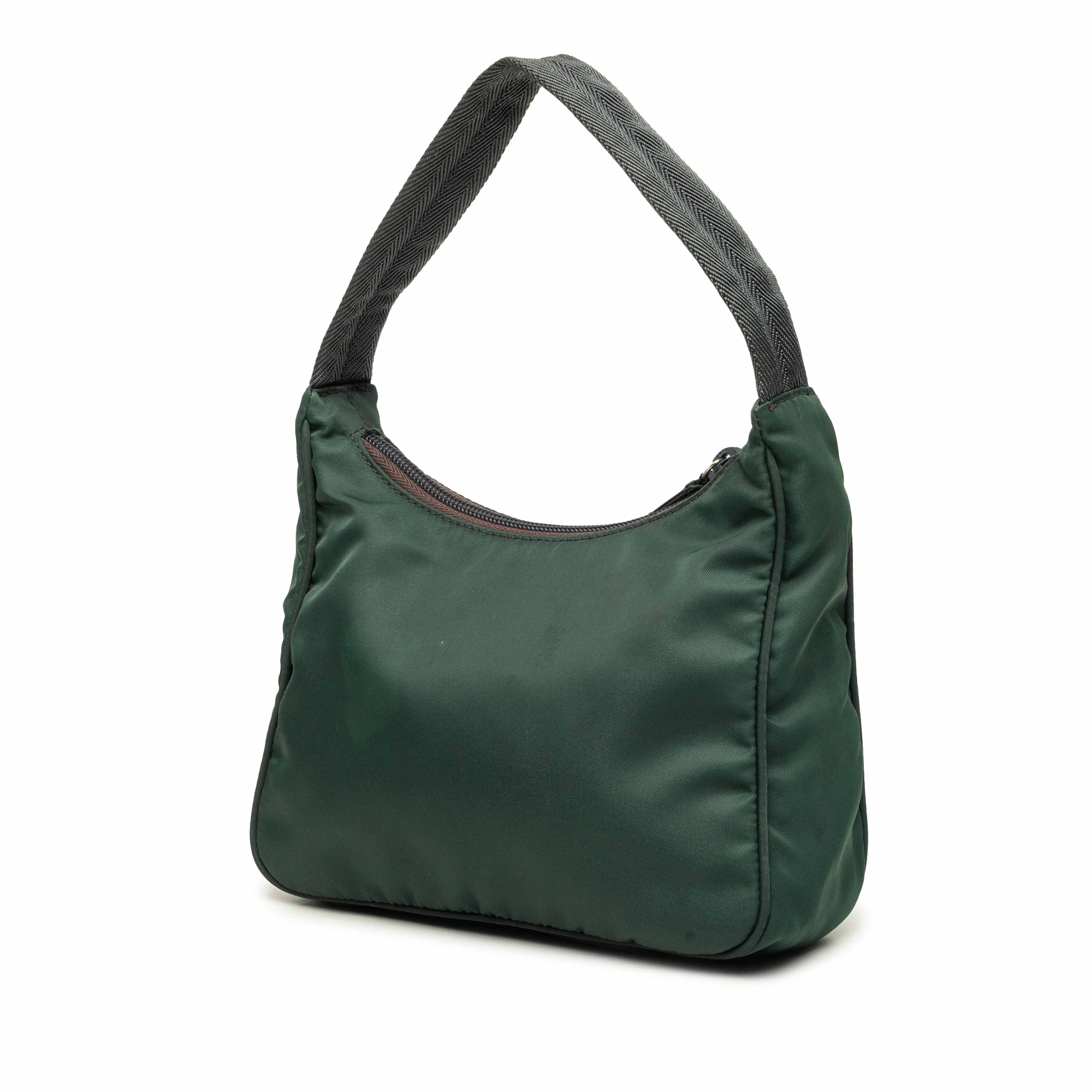 Prada Mini Tessuto Re Edition 2000 Shoulder Bag, från Luxclusif, i färgen grön. Klicka för att öppna bilden i stort format