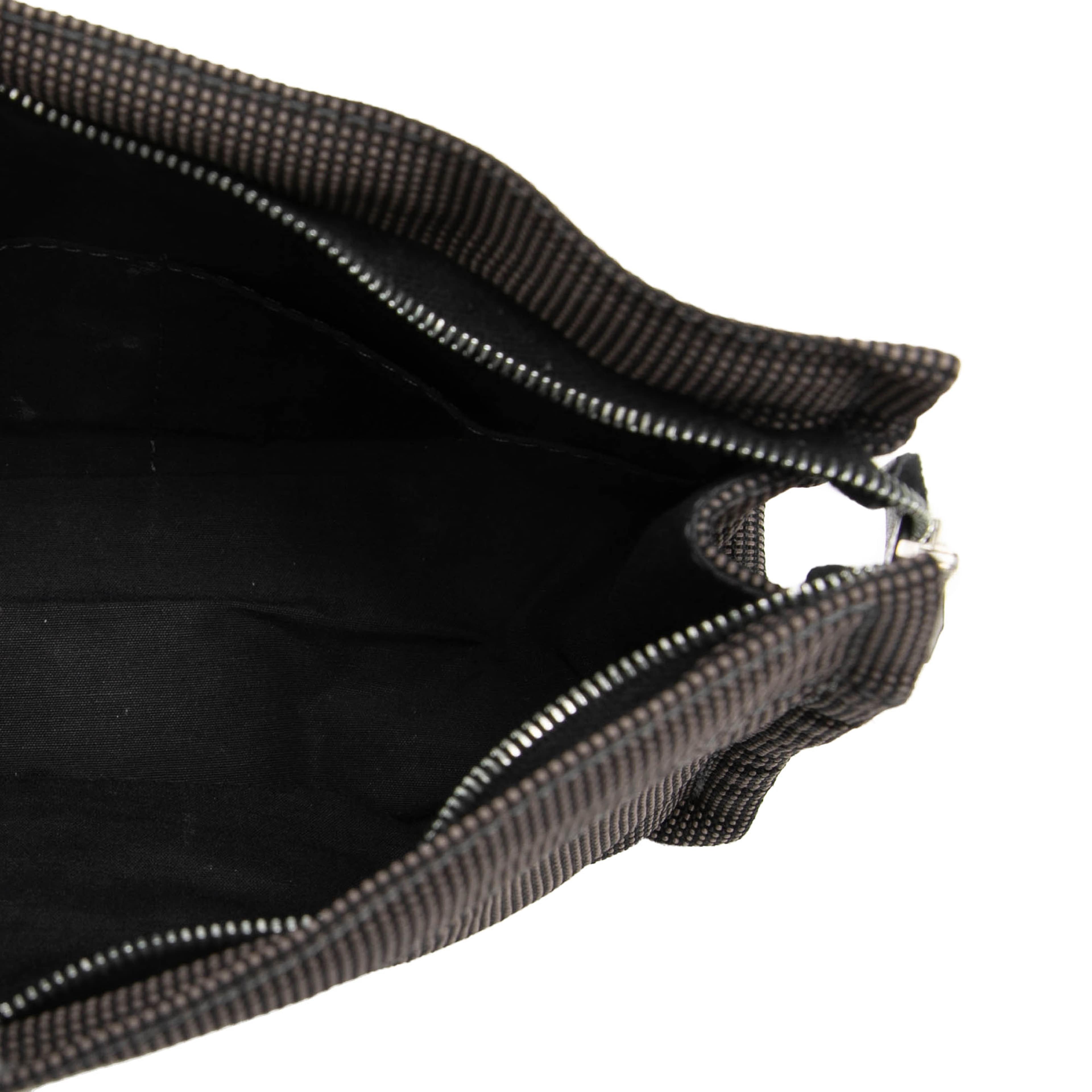 Hermès Canvas Herline Pouch, från Luxclusif, i färgen gray. Klicka för att öppna bilden i stort format