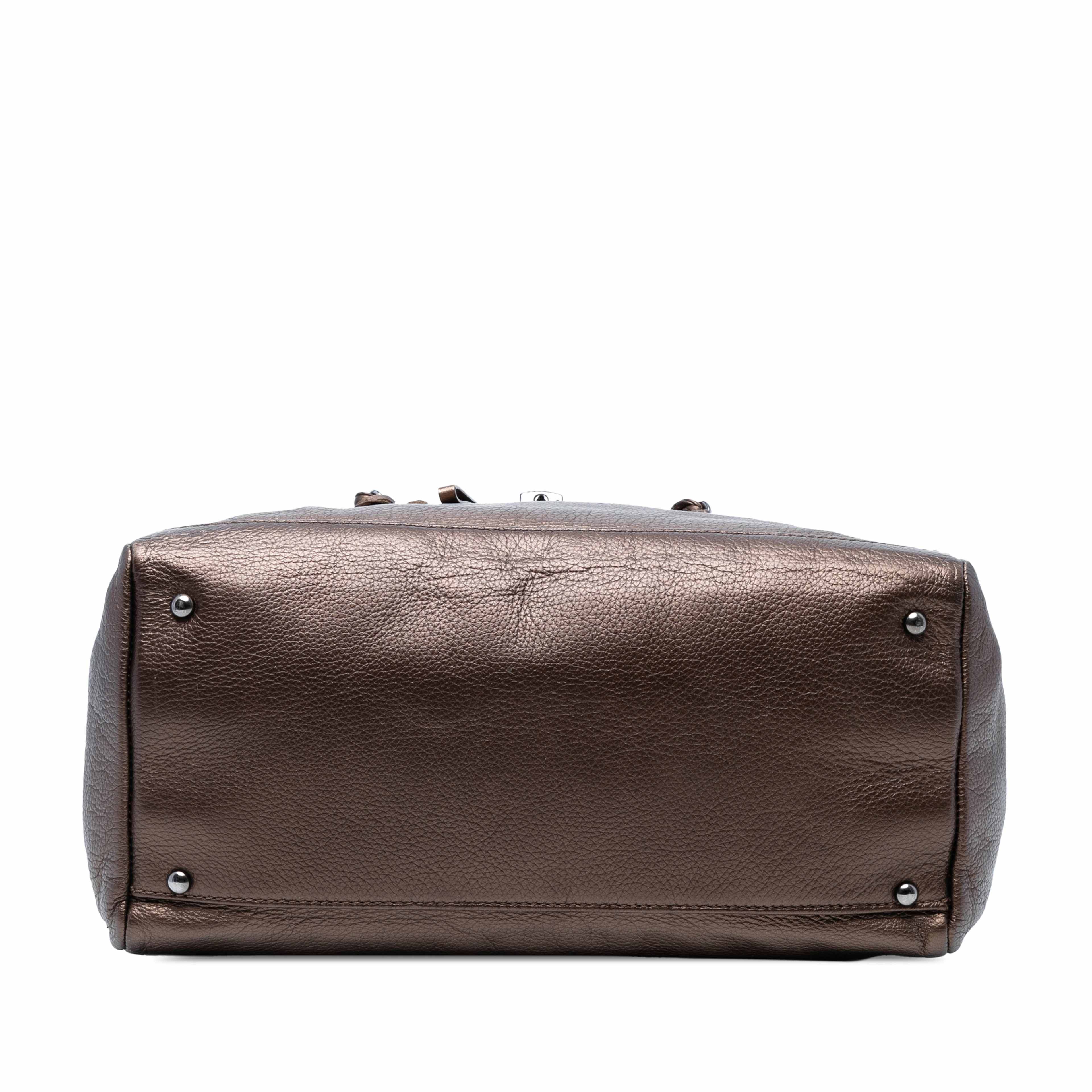 Chanel Large Cc Luxe Ligne Bowler Handbag, från Luxclusif, i färgen bronze. Klicka för att öppna bilden i stort format