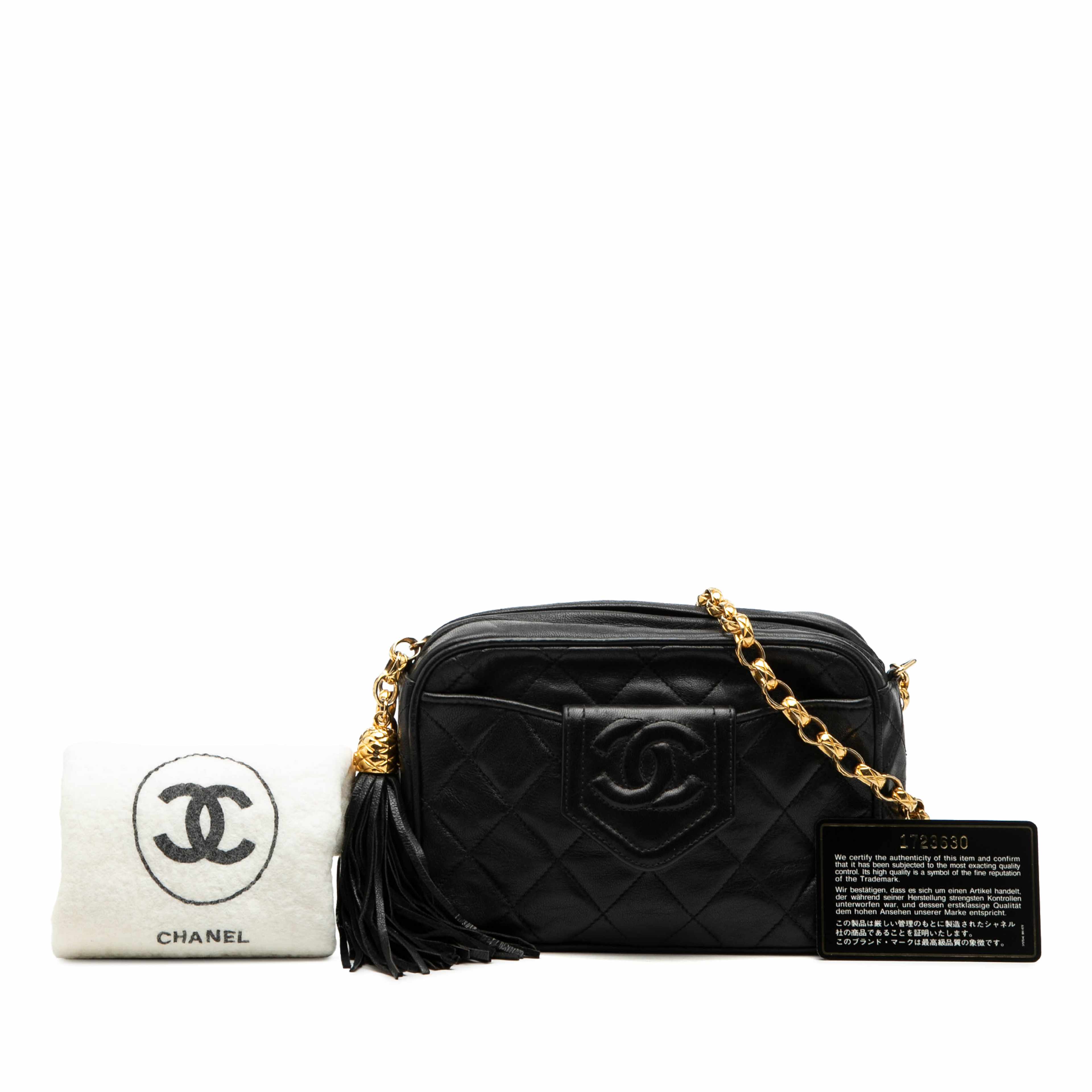 Chanel Cc Quilted Lambskin Tassel Camera Bag, från Luxclusif, i färgen svart. Klicka för att öppna bilden i stort format