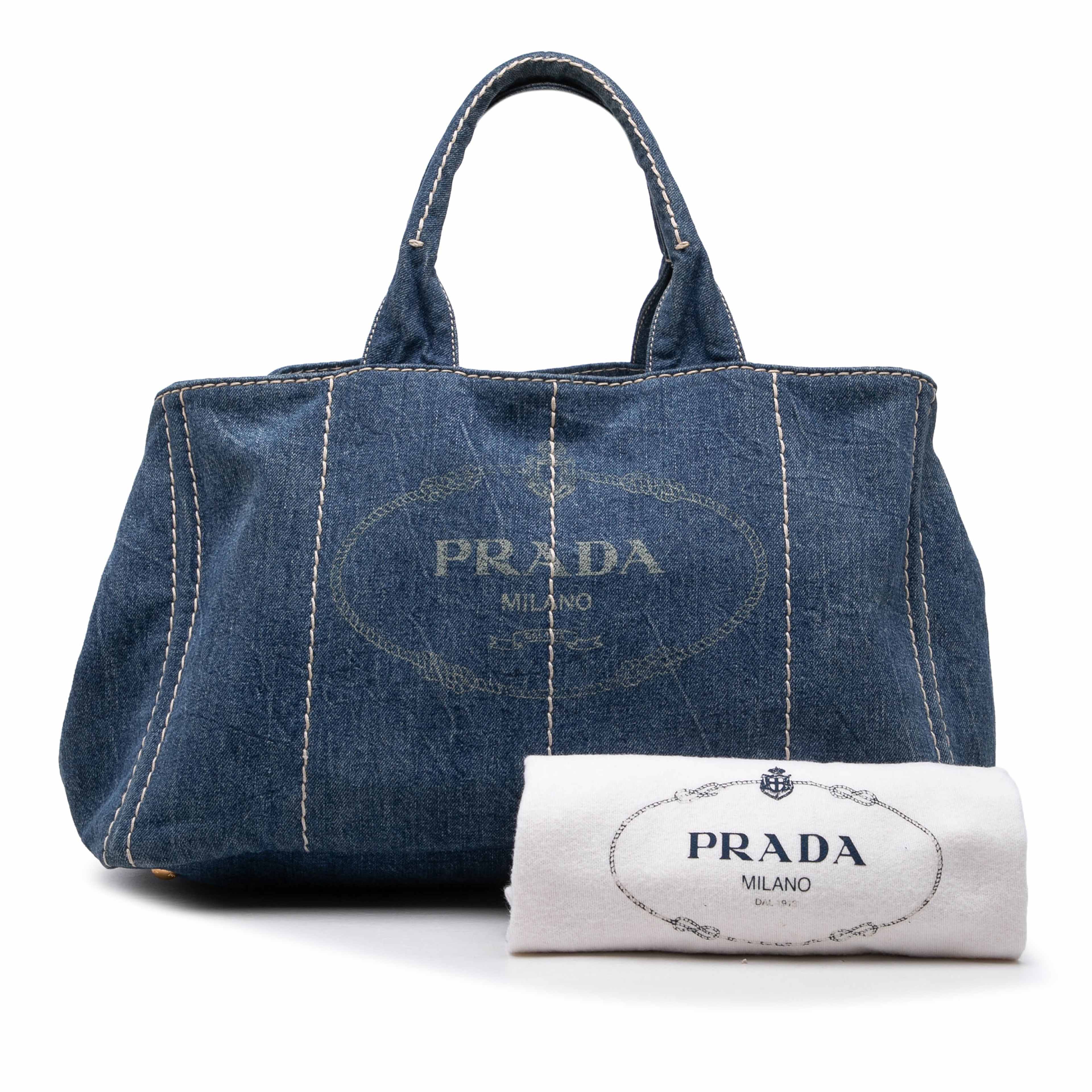 Prada Large Denim Canapa Logo Tote, från Luxclusif, i färgen blå. Klicka för att öppna bilden i stort format