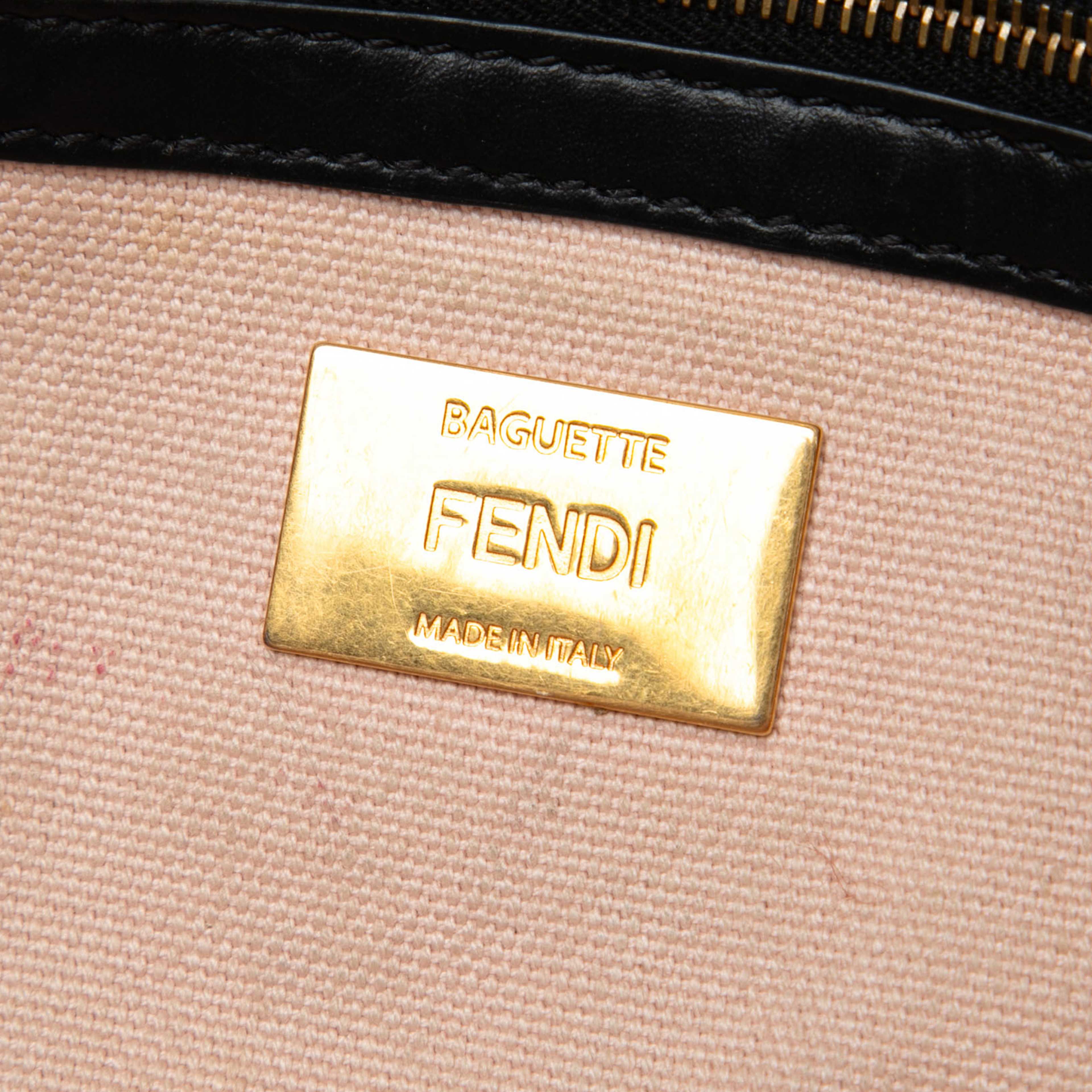 Fendi Zucca Embroidered Canvas Baguette Satchel, från Luxclusif, i färgen rosa. Klicka för att öppna bilden i stort format