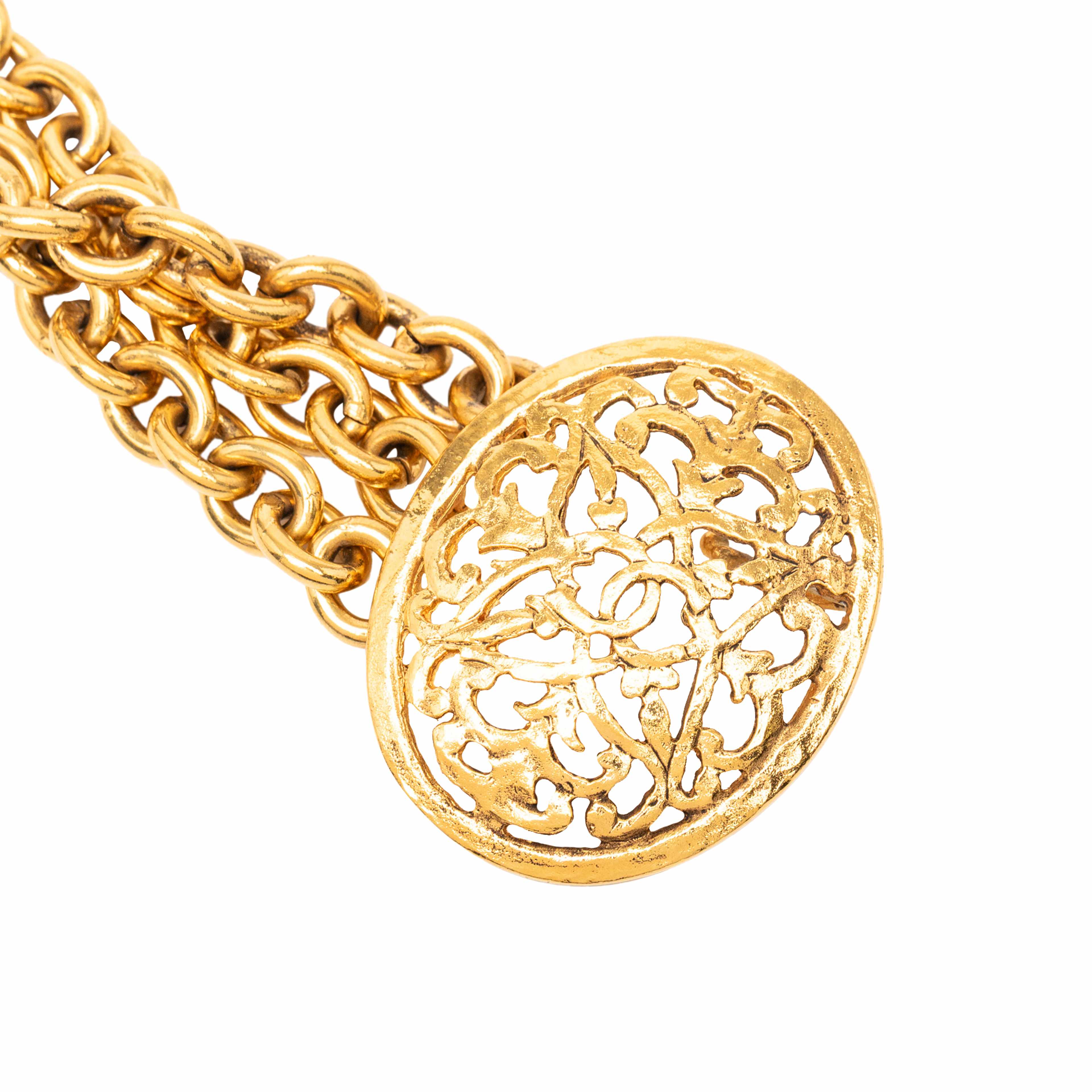 Chanel Gold Plated Cc Medallion Chain Link Belt, från Luxclusif, i färgen gold. Klicka för att öppna bilden i stort format