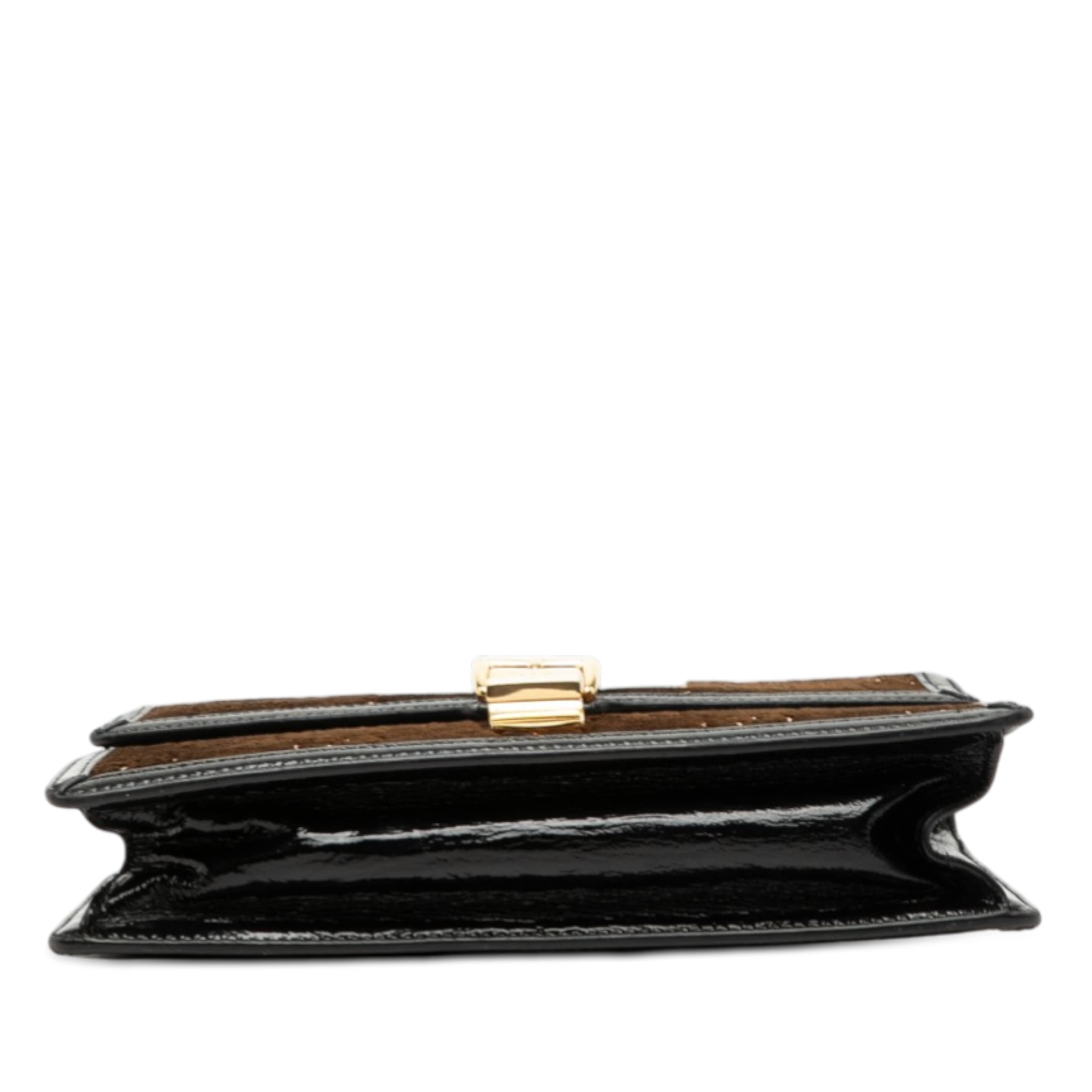 Gucci Small Gg Velvet Sylvie Crossbody, från Luxclusif, i färgen dark brown. Klicka för att öppna bilden i stort format