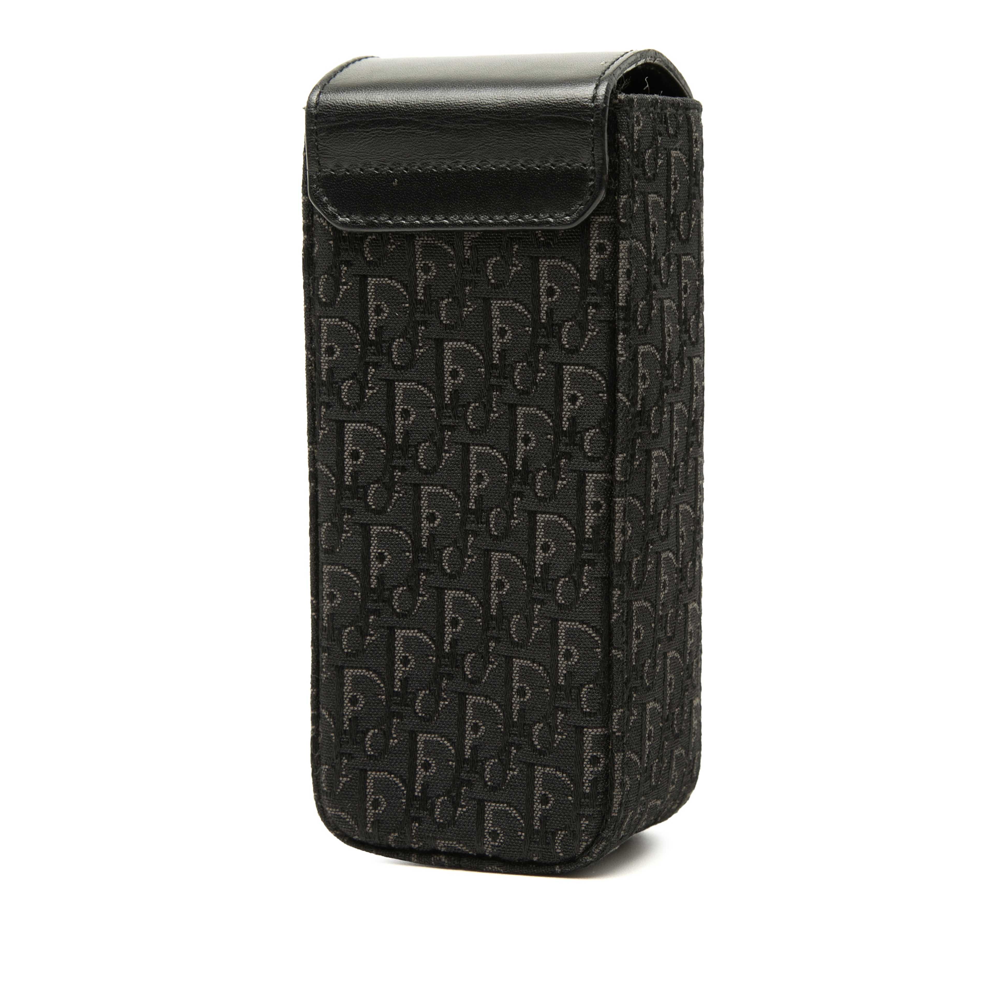 Dior Diorissimo Trotter Canvas Phone Pouch, från Luxclusif, i färgen svart. Klicka för att öppna bilden i stort format