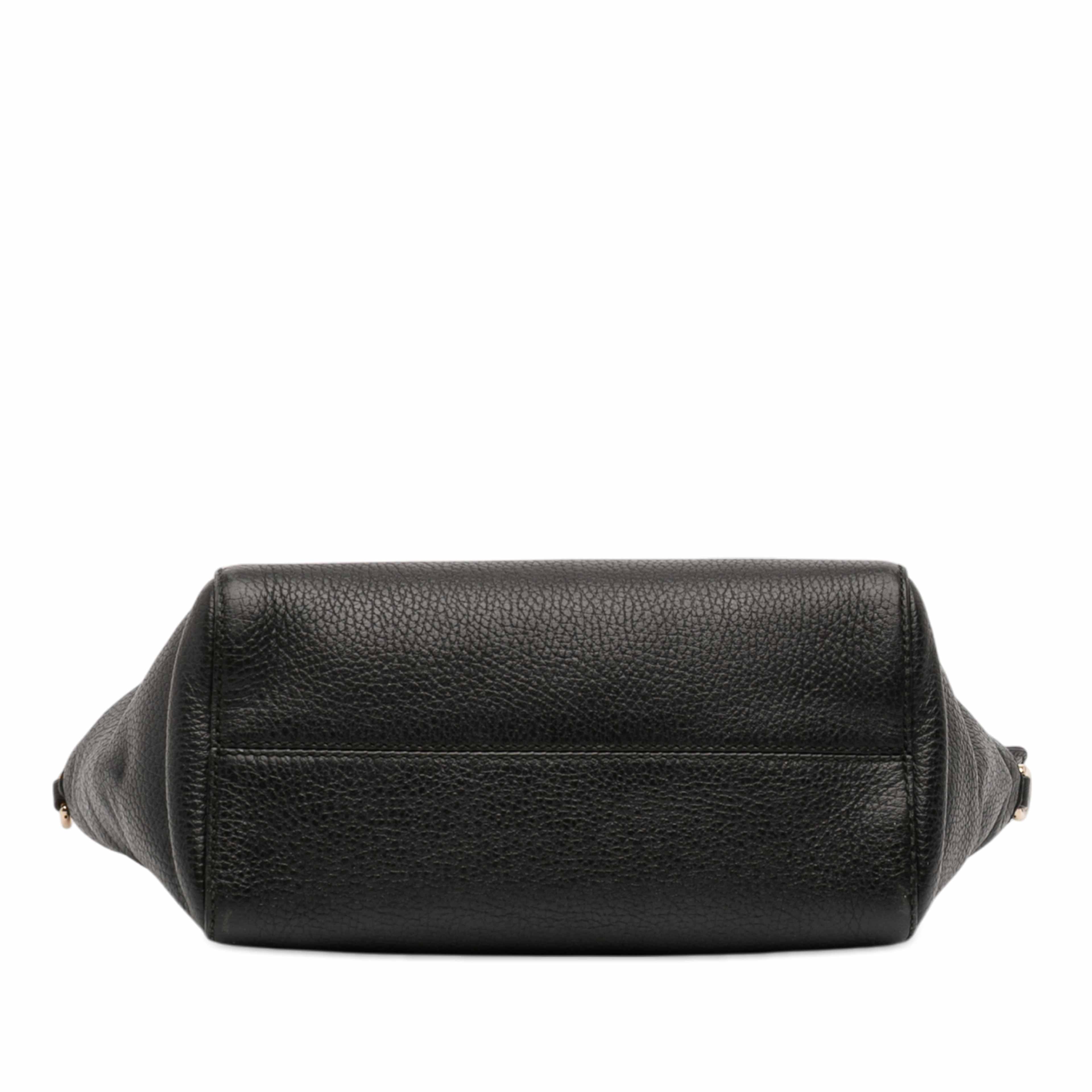 Gucci Mini Leather Swing Satchel, från Luxclusif, i färgen black. Klicka för att öppna bilden i stort format