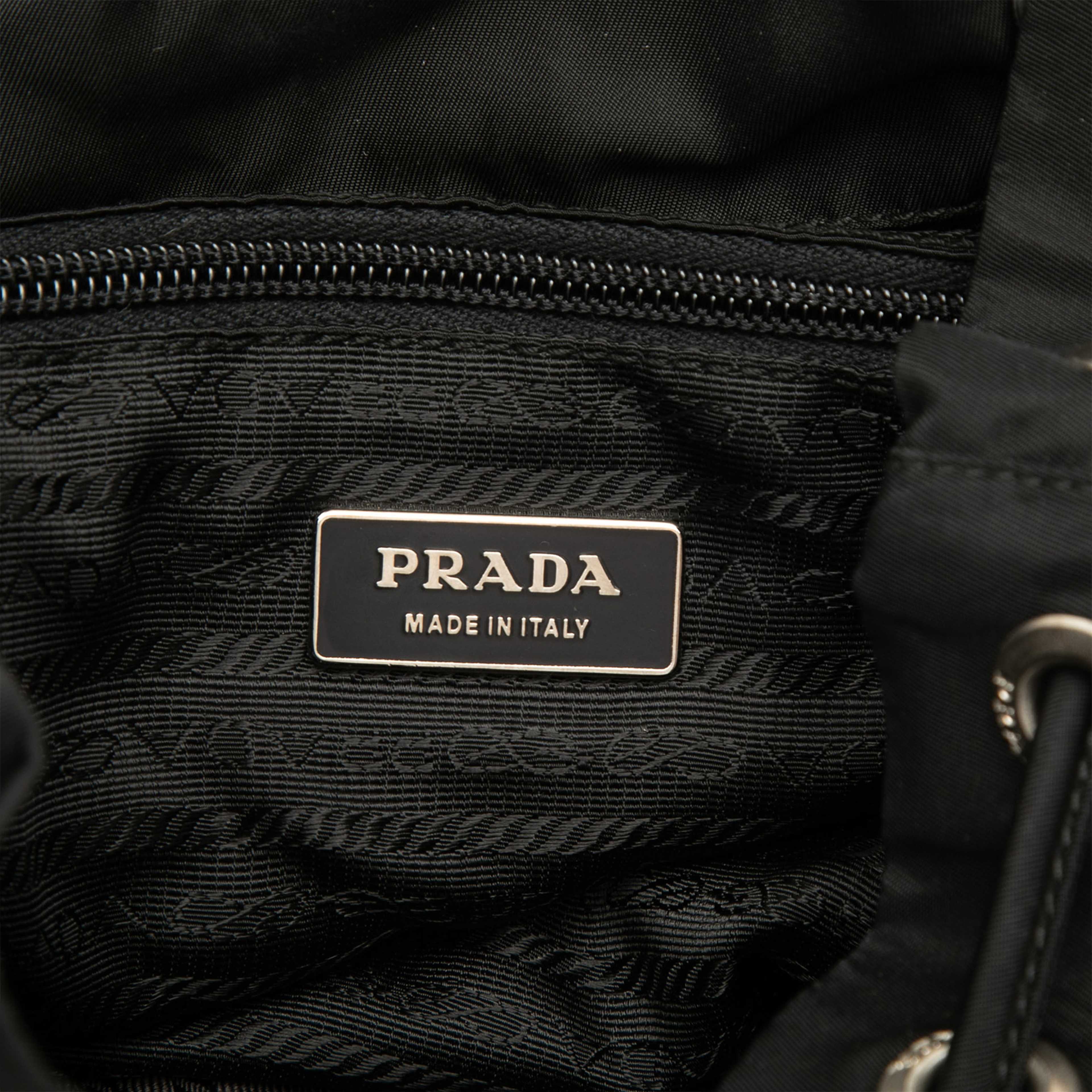 Prada Tessuto Backpack, från Luxclusif, i färgen svart. Klicka för att öppna bilden i stort format