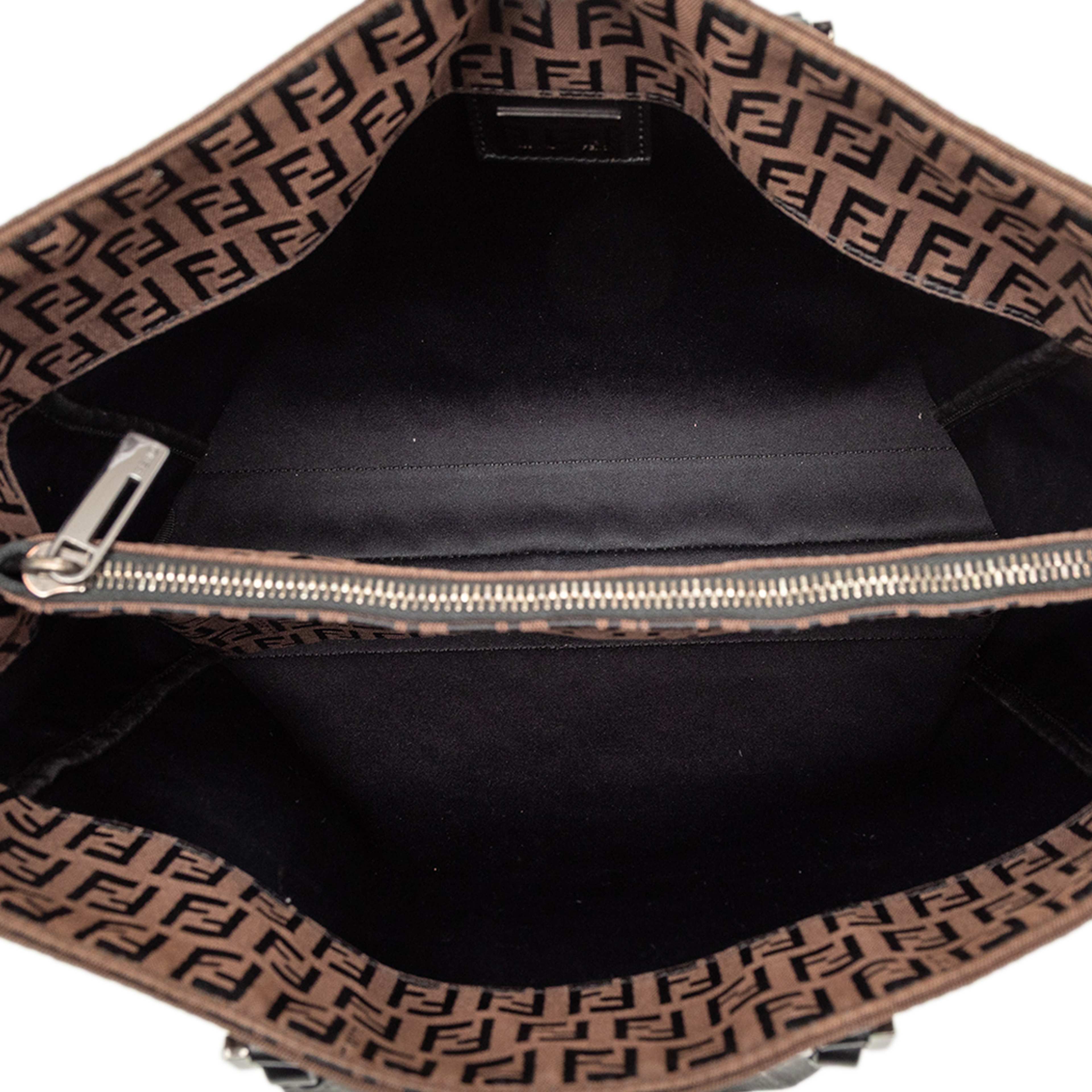 Fendi Zucchino Canvas Tote, från Luxclusif, i färgen dark brown. Klicka för att öppna bilden i stort format