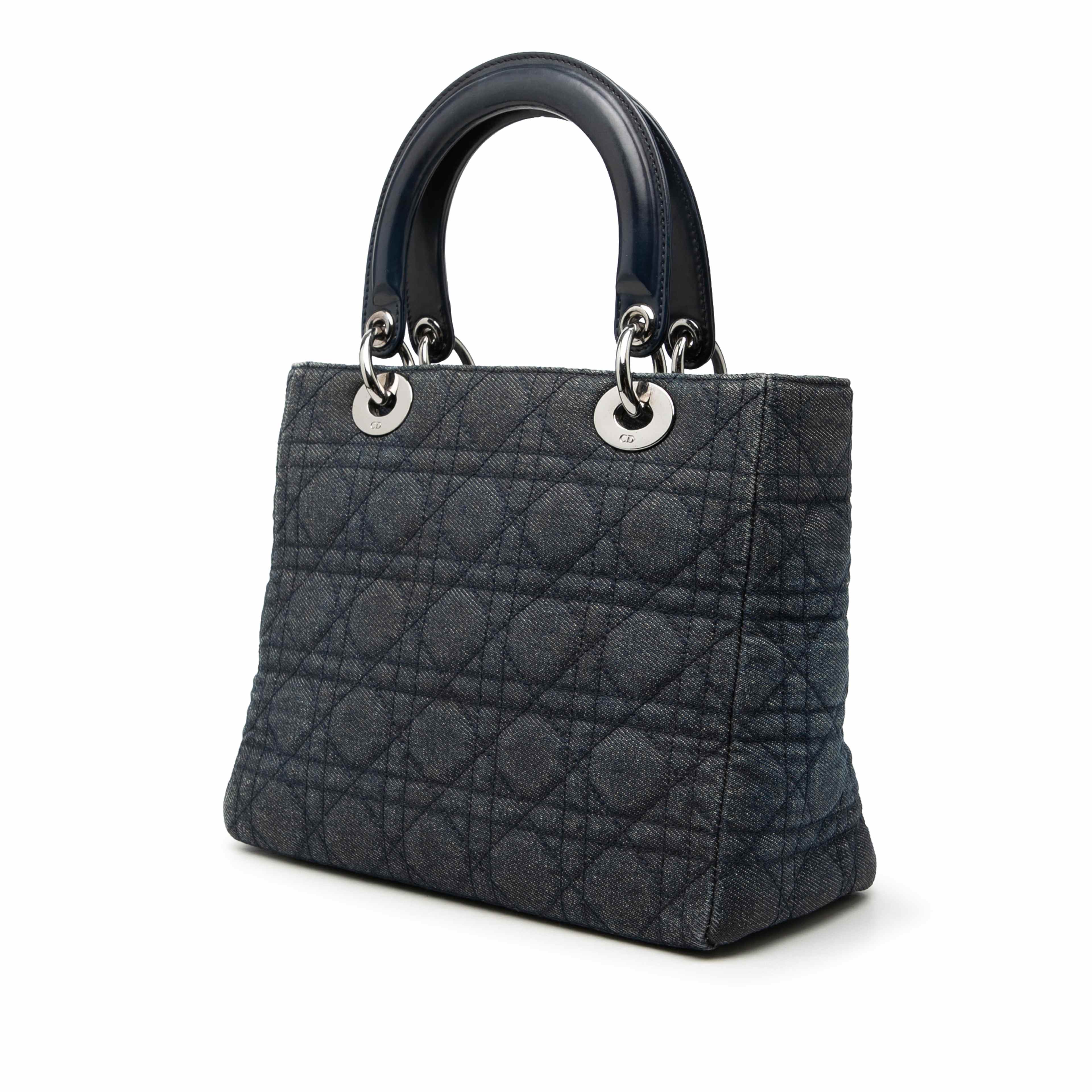 Dior Medium Denim Cannage Lady Dior, från Luxclusif, i färgen blå. Klicka för att öppna bilden i stort format
