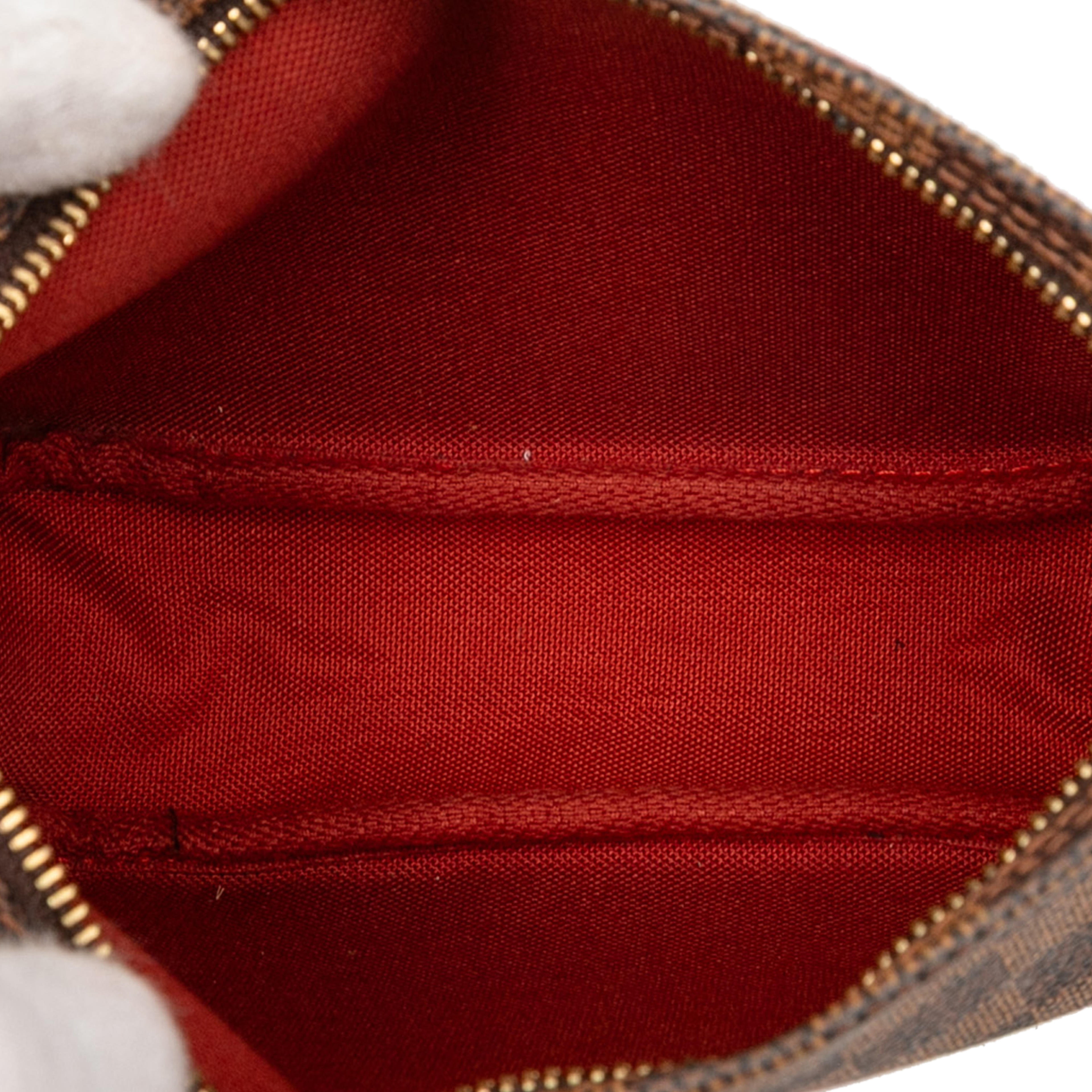 Louis Vuitton Damier Ebene Trousse Pochette, från Luxclusif, i färgen brown. Klicka för att öppna bilden i stort format