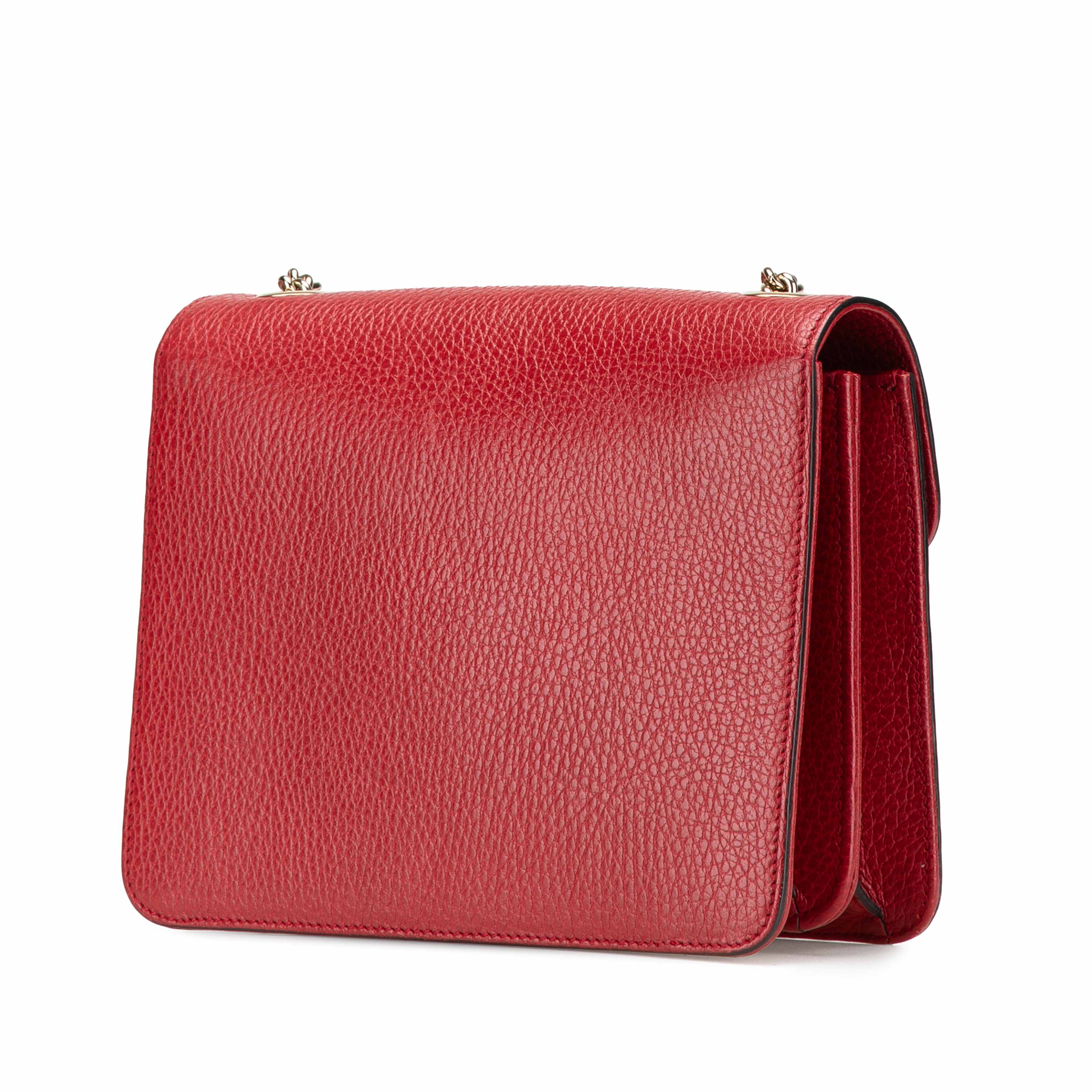 Gucci Small Dollar Calfskin Interlocking G Crossbody, från Luxclusif, i färgen röd. Klicka för att öppna bilden i stort format