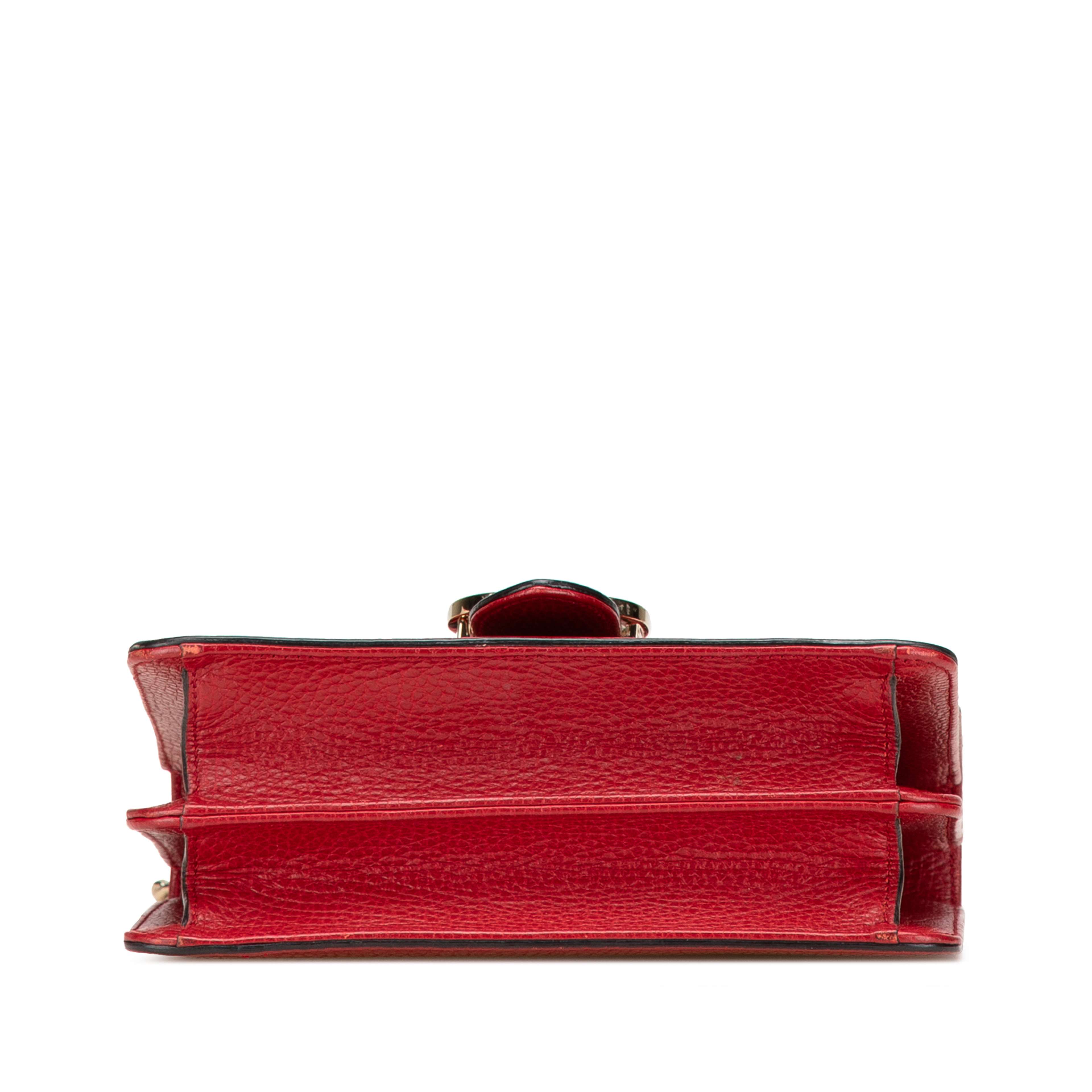 Gucci Small Dollar Calfskin Interlocking G Crossbody, från Luxclusif, i färgen red. Klicka för att öppna bilden i stort format