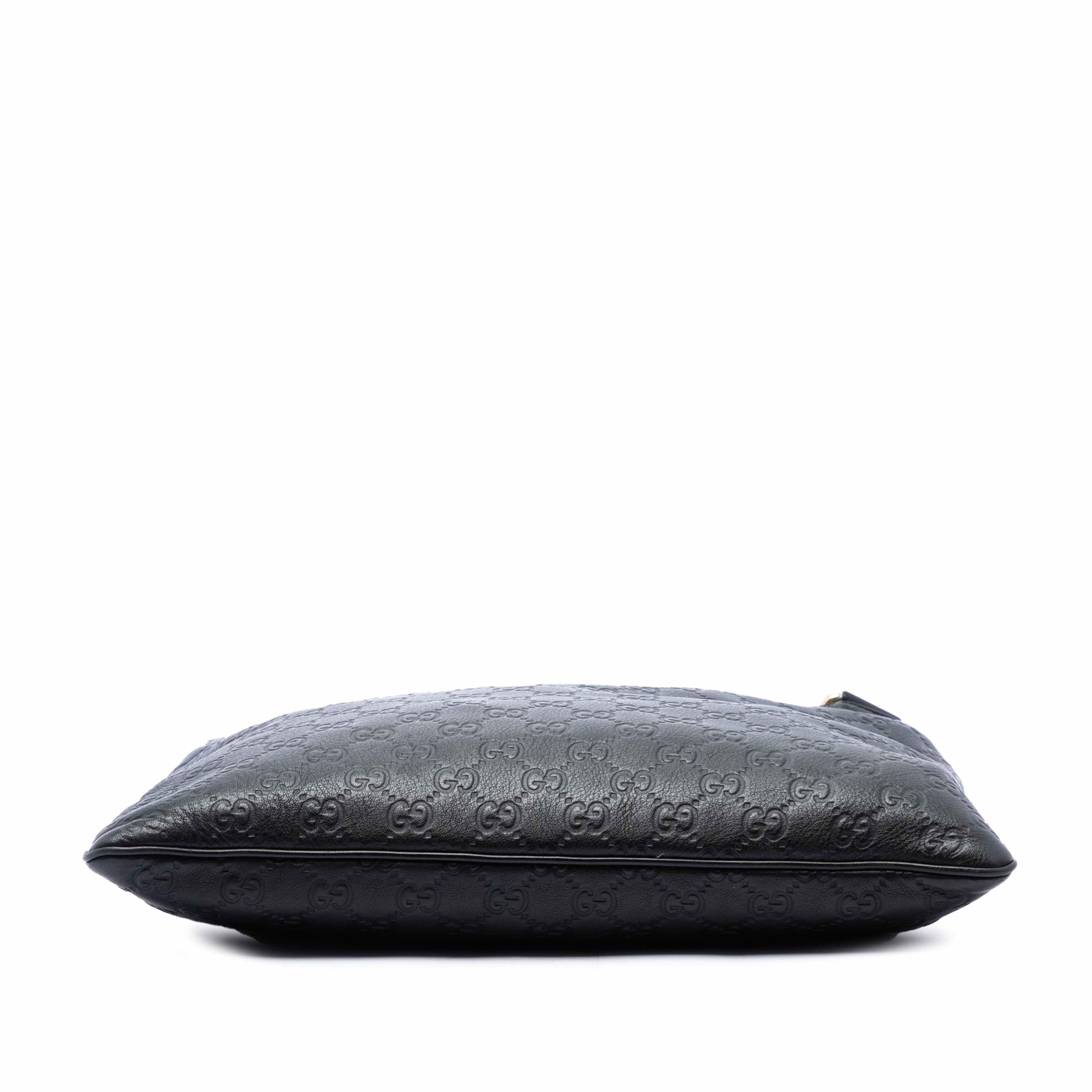 Gucci Guccissima Crossbody, från Luxclusif, i färgen svart. Klicka för att öppna bilden i stort format