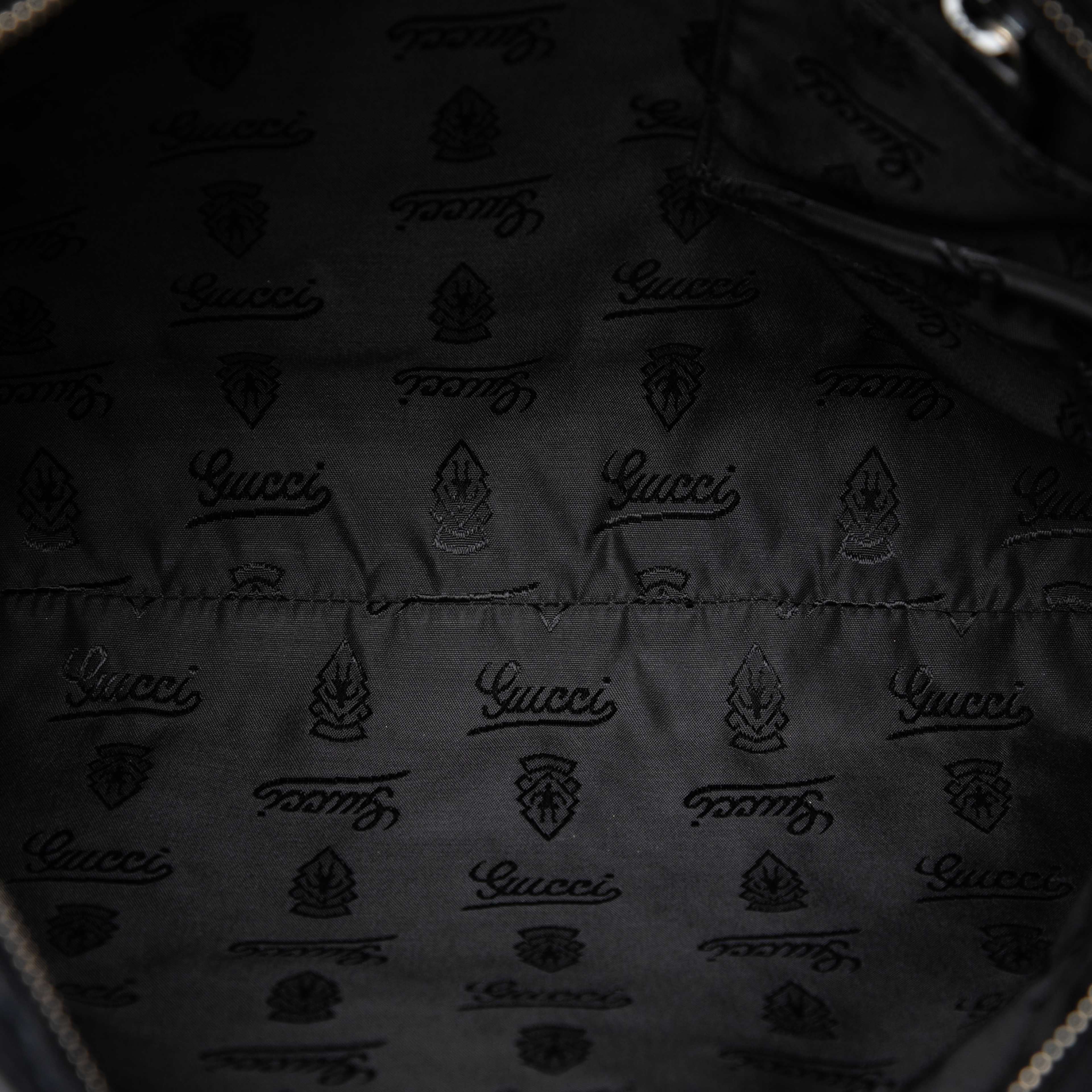 Gucci Guccissima Crossbody, från Luxclusif, i färgen svart. Klicka för att öppna bilden i stort format