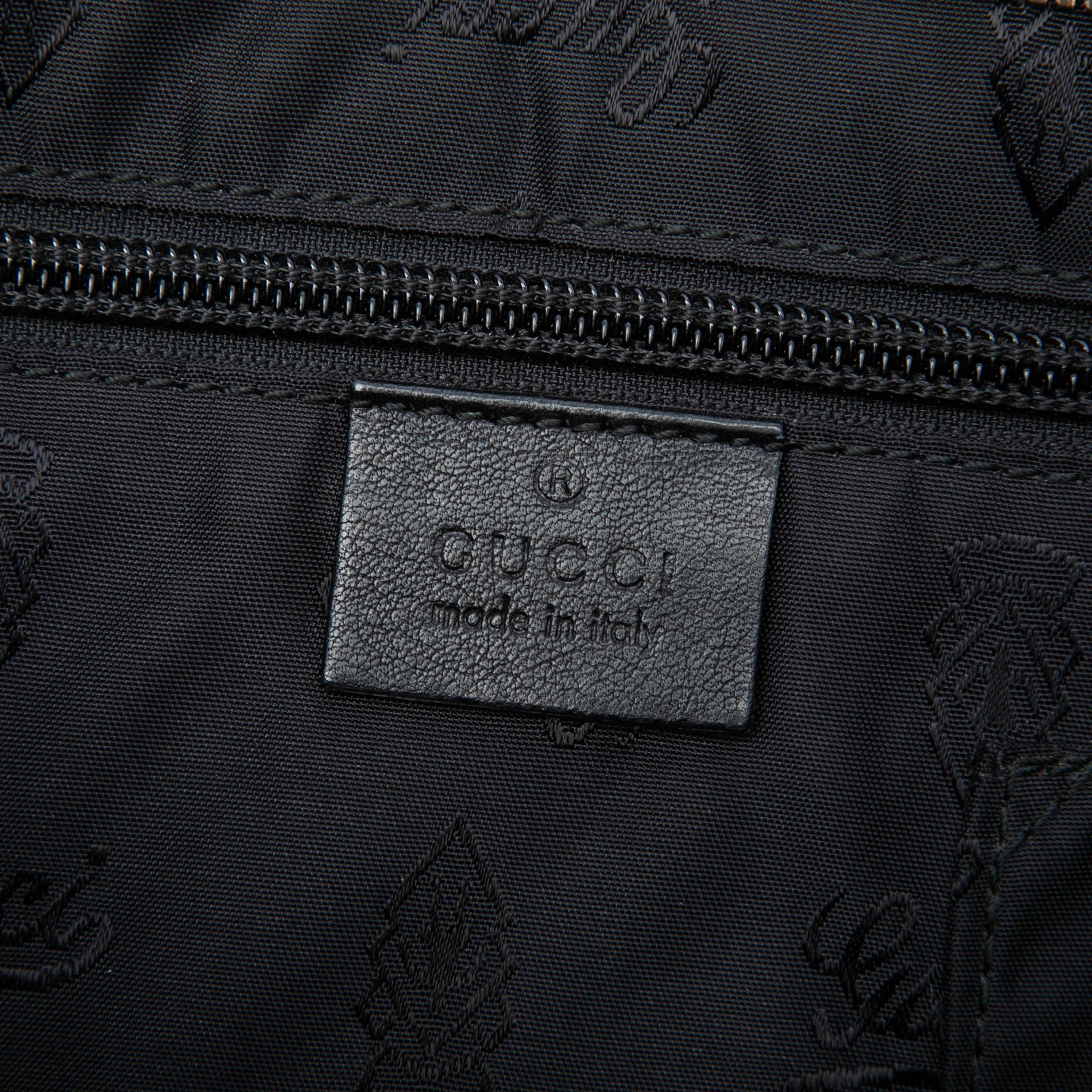 Gucci Guccissima Crossbody, från Luxclusif, i färgen svart. Klicka för att öppna bilden i stort format