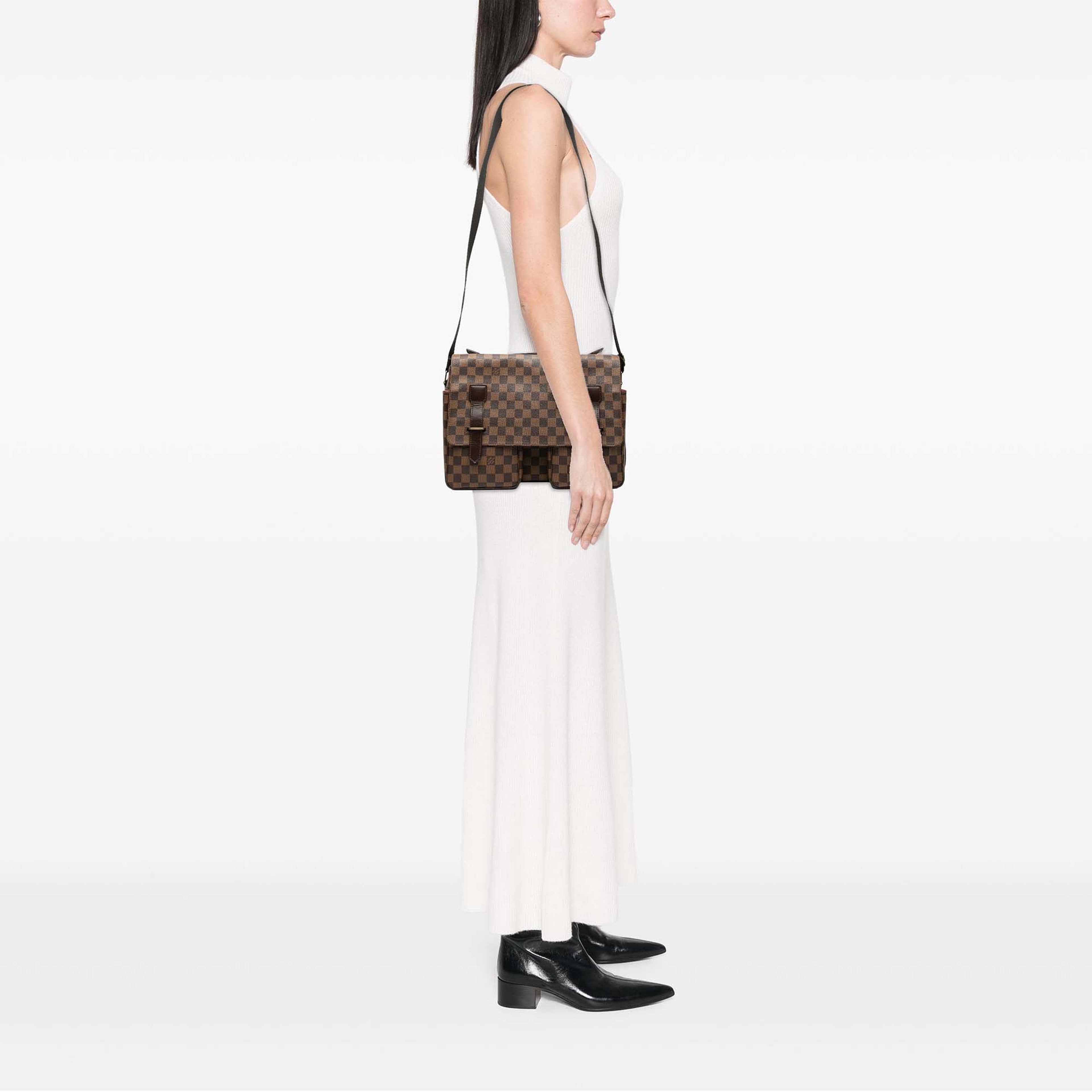 Louis Vuitton Damier Ebene Broadway, från Luxclusif, i färgen brun. Klicka för att öppna bilden i stort format