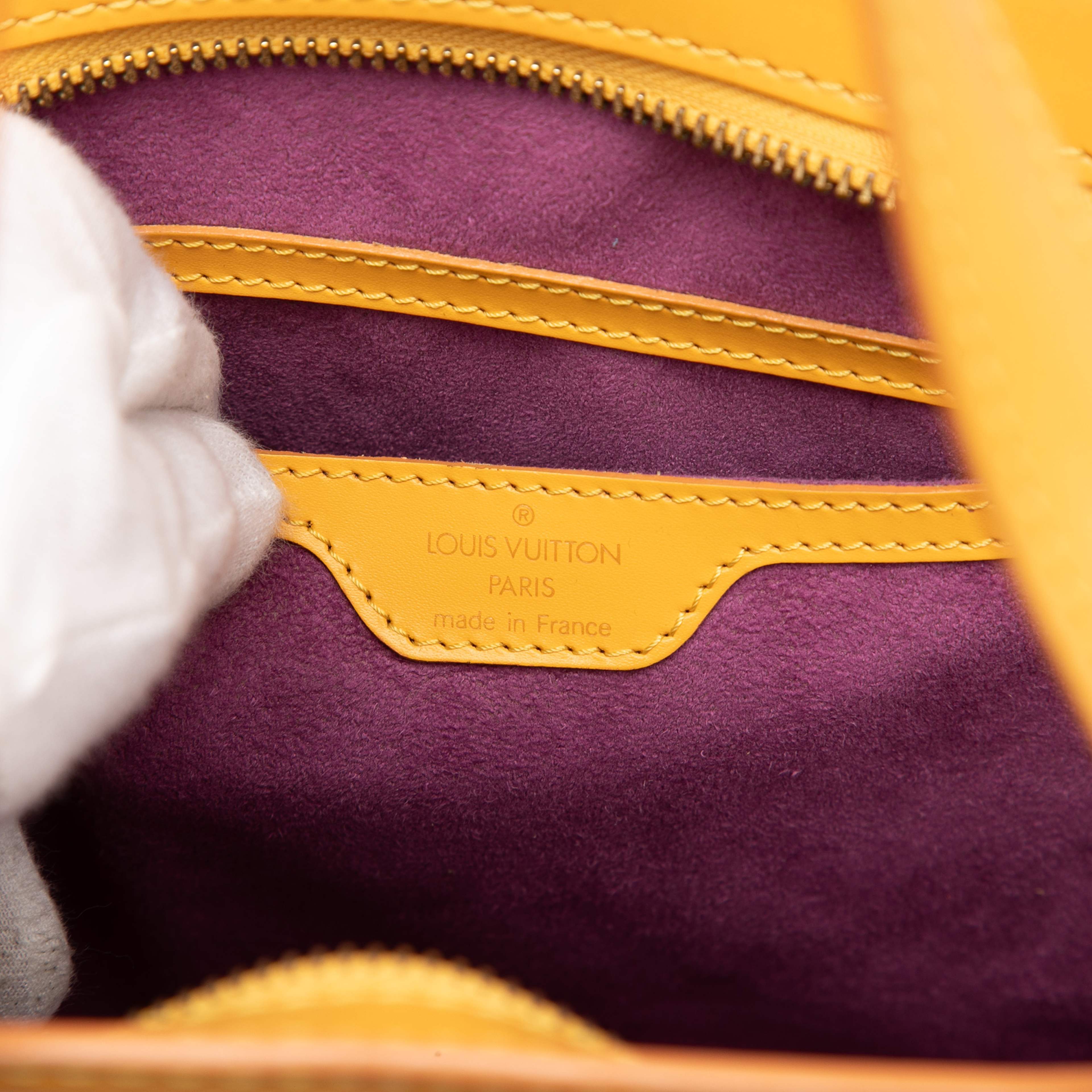 Louis Vuitton Epi Saint Jacques Pm Short Strap, från Luxclusif, i färgen yellow. Klicka för att öppna bilden i stort format