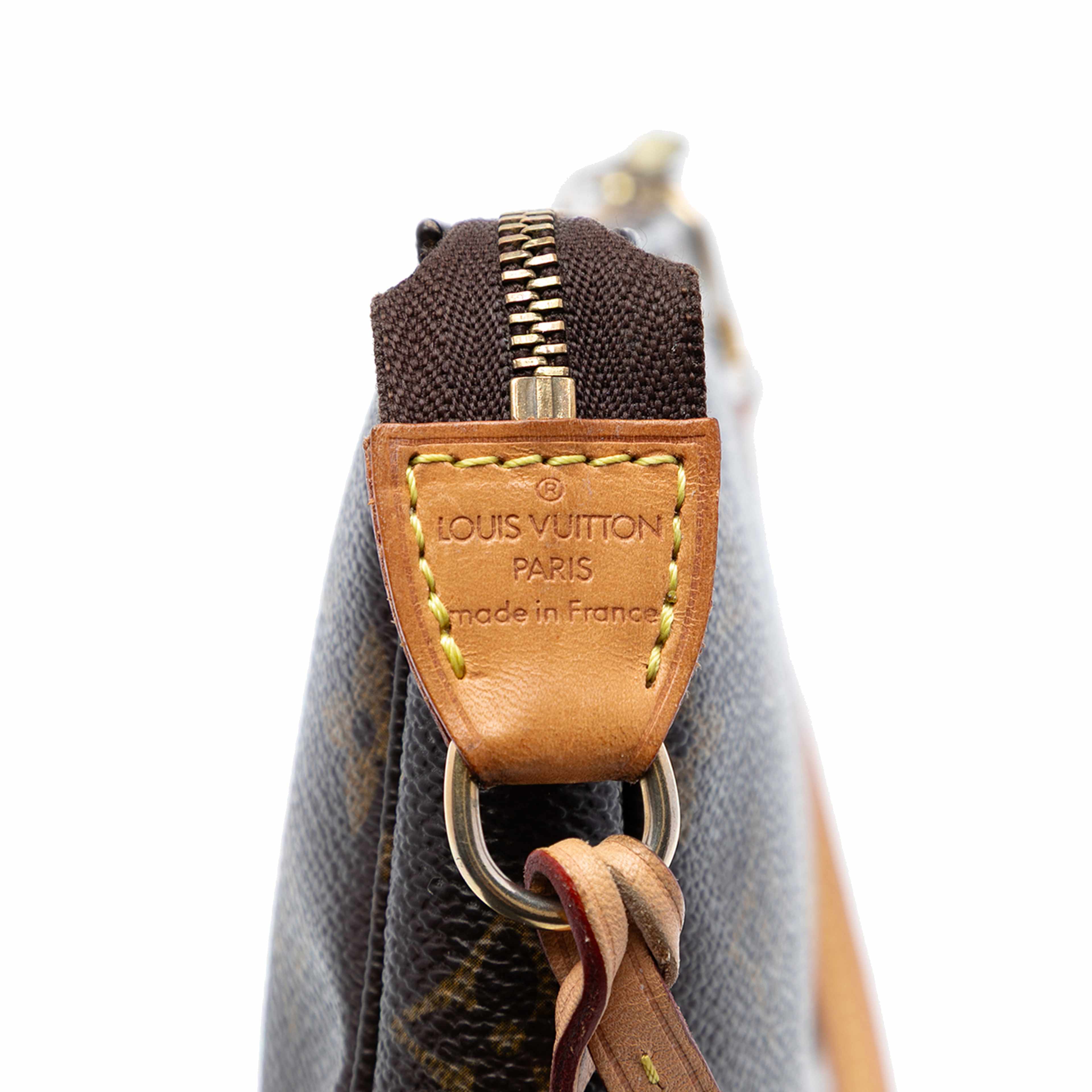 Louis Vuitton Monogram Pochette Accessoires, från Luxclusif, i färgen brown. Klicka för att öppna bilden i stort format