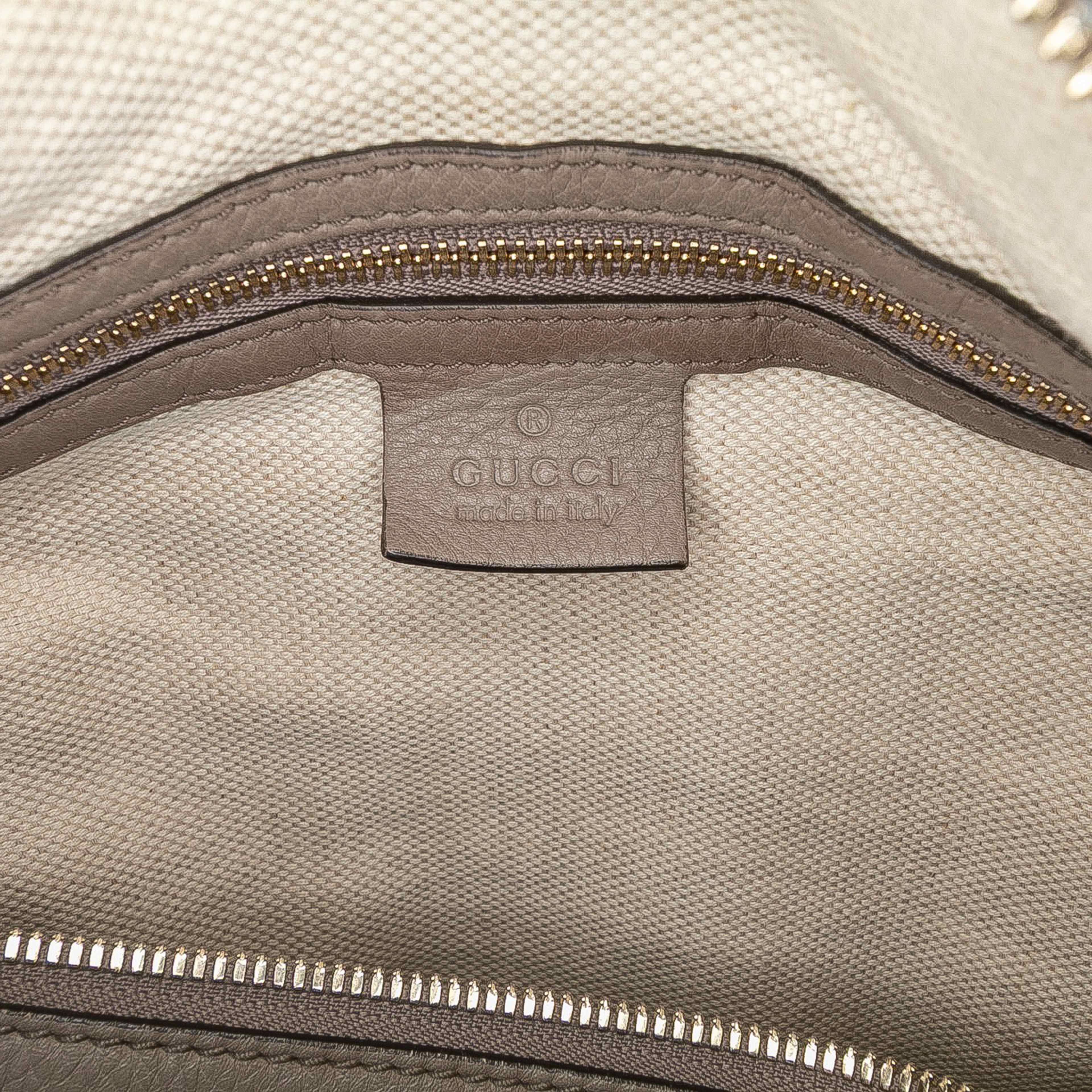 Gucci Medium Pebbled Calfskin Soho Boston Bag, från Luxclusif, i färgen gray. Klicka för att öppna bilden i stort format