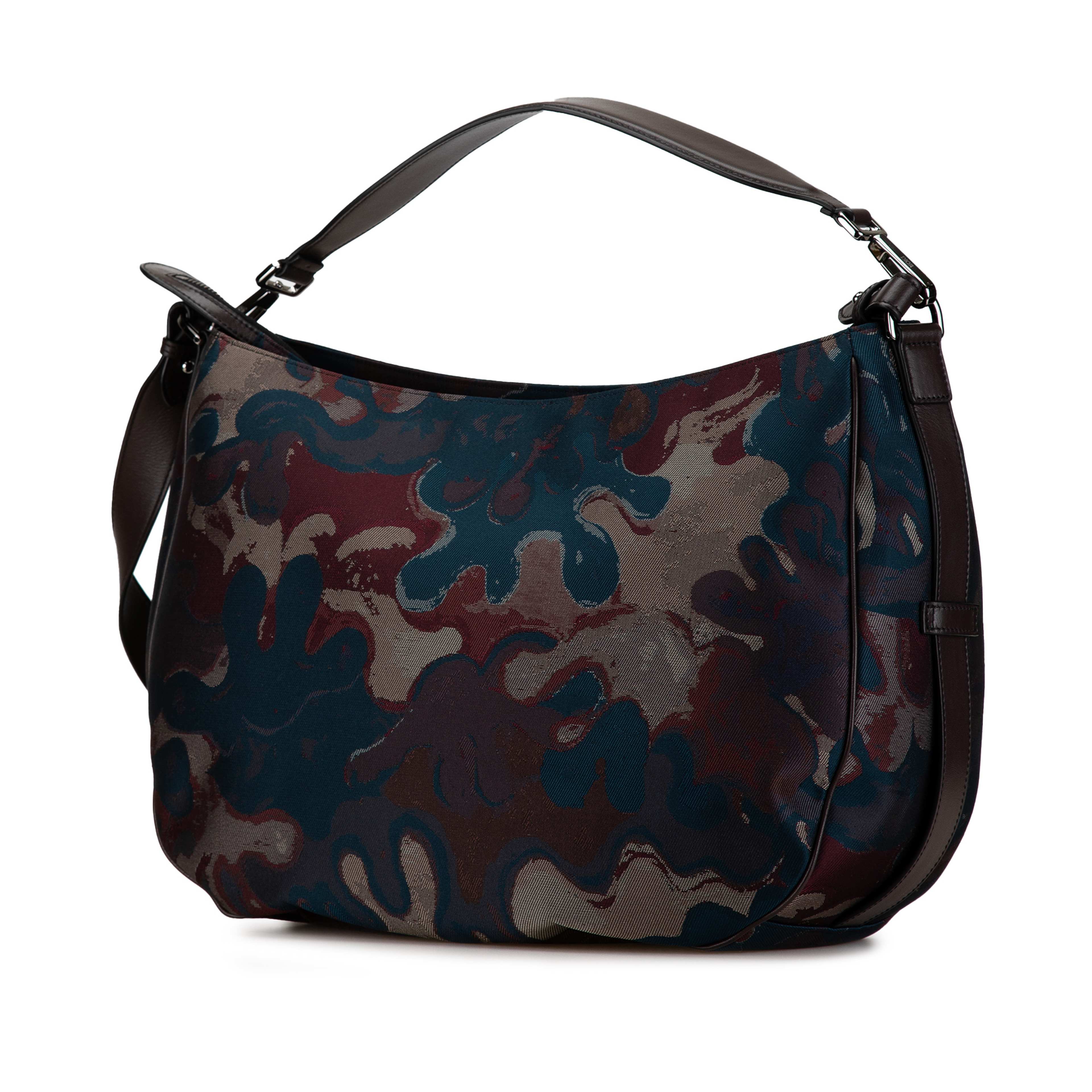 Dior Peter Doig Denim Camouflage Soft Saddle Bag, från Luxclusif, i färgen brun. Klicka för att öppna bilden i stort format