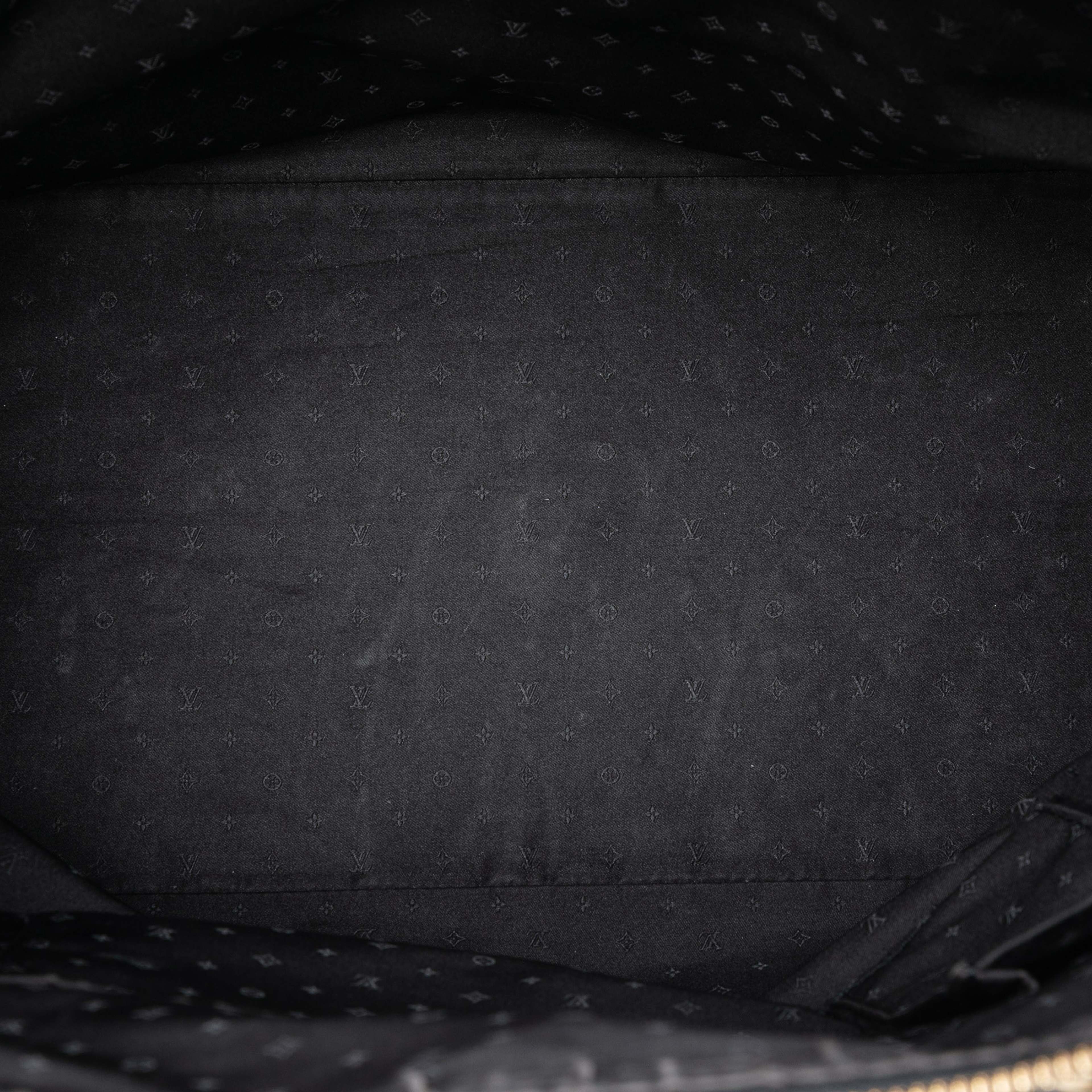 Louis Vuitton Suhali Lockit Pm, från Luxclusif, i färgen black. Klicka för att öppna bilden i stort format