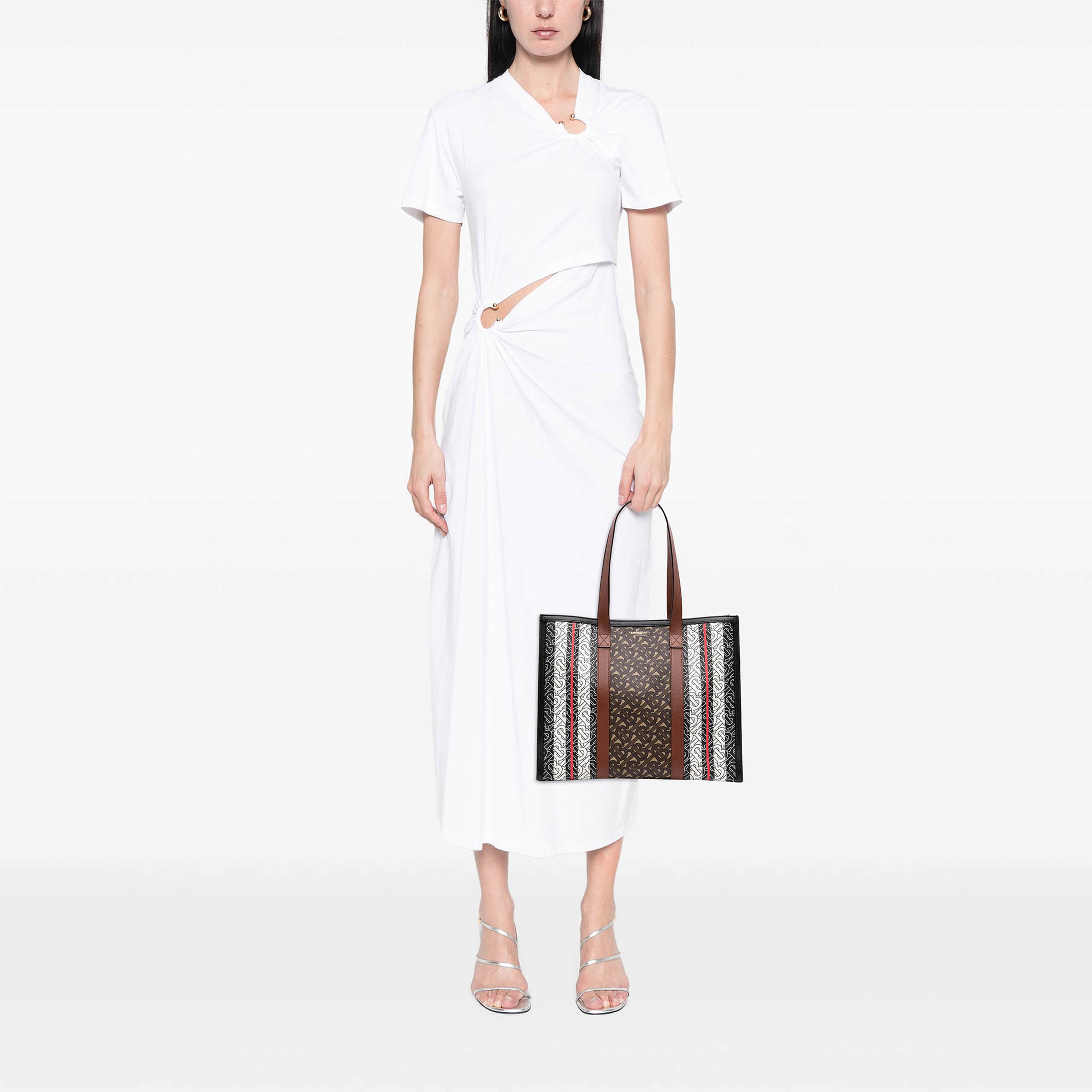 Burberry Tb Monogram E Canvas Stripe Book Tote, från Luxclusif, i färgen brun. Klicka för att öppna bilden i stort format