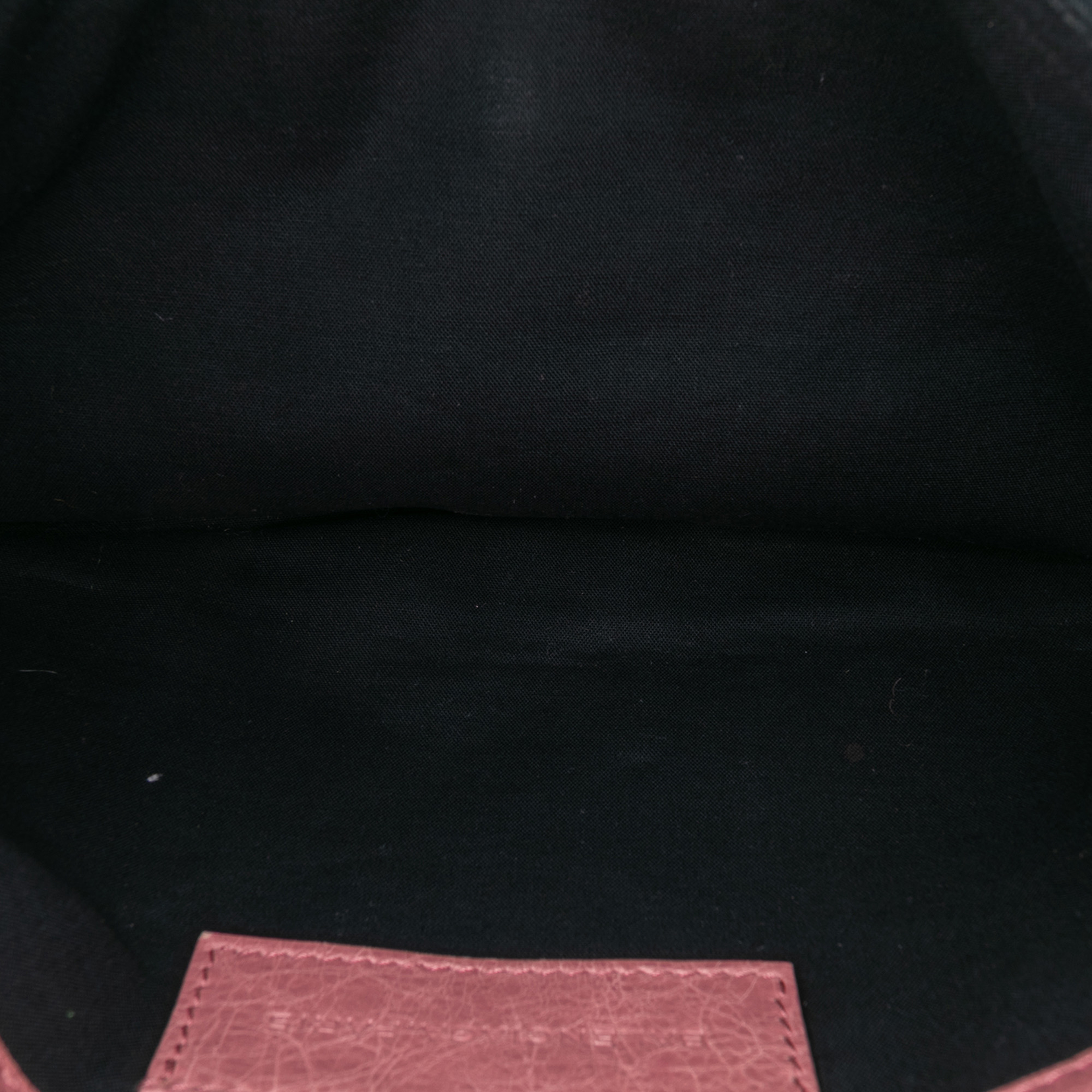 Balenciaga Lambskin Motocross Classic Envelope Clutch, från Luxclusif, i färgen pink. Klicka för att öppna bilden i stort format