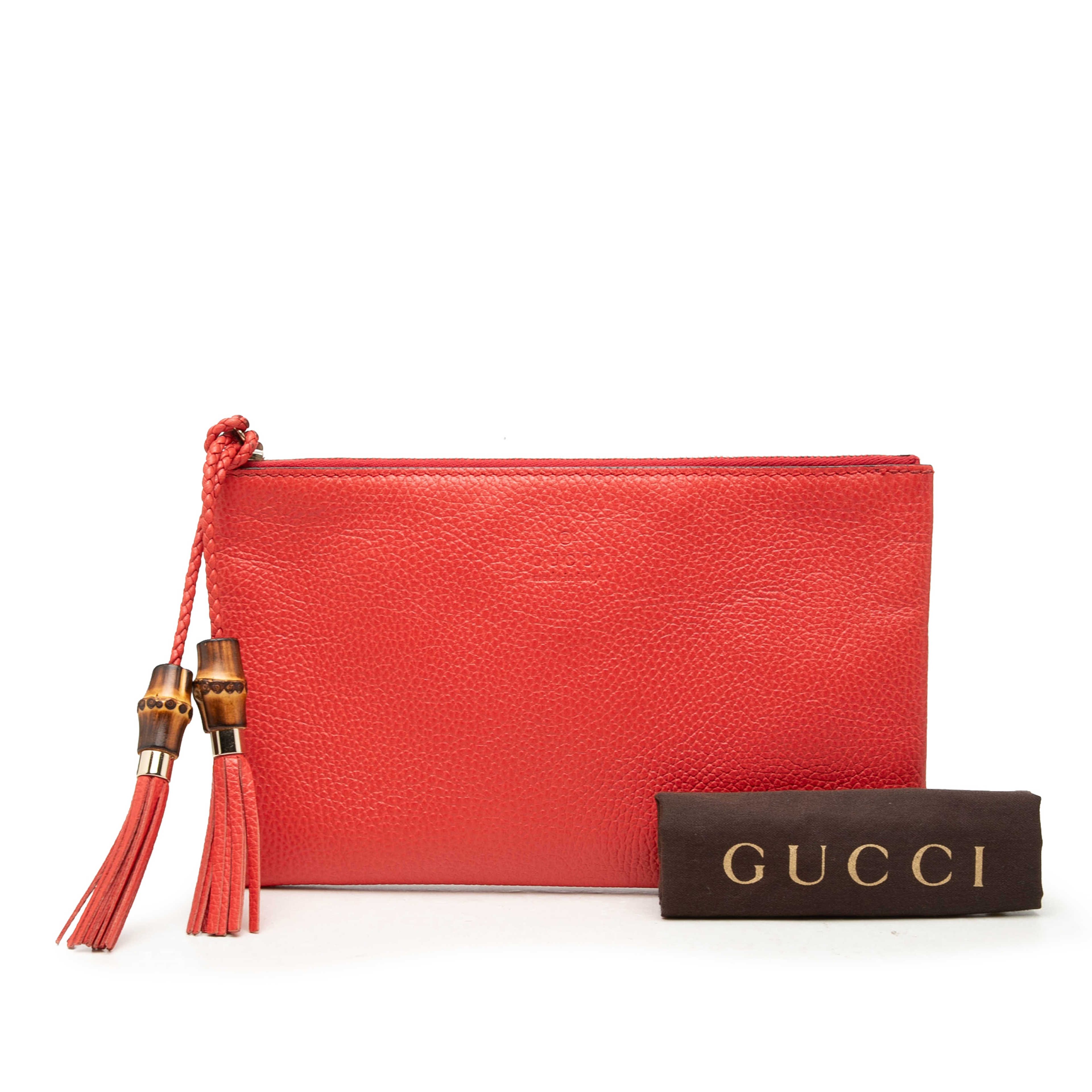 Gucci Calfskin Bamboo Clutch, från Luxclusif, i färgen röd. Klicka för att öppna bilden i stort format