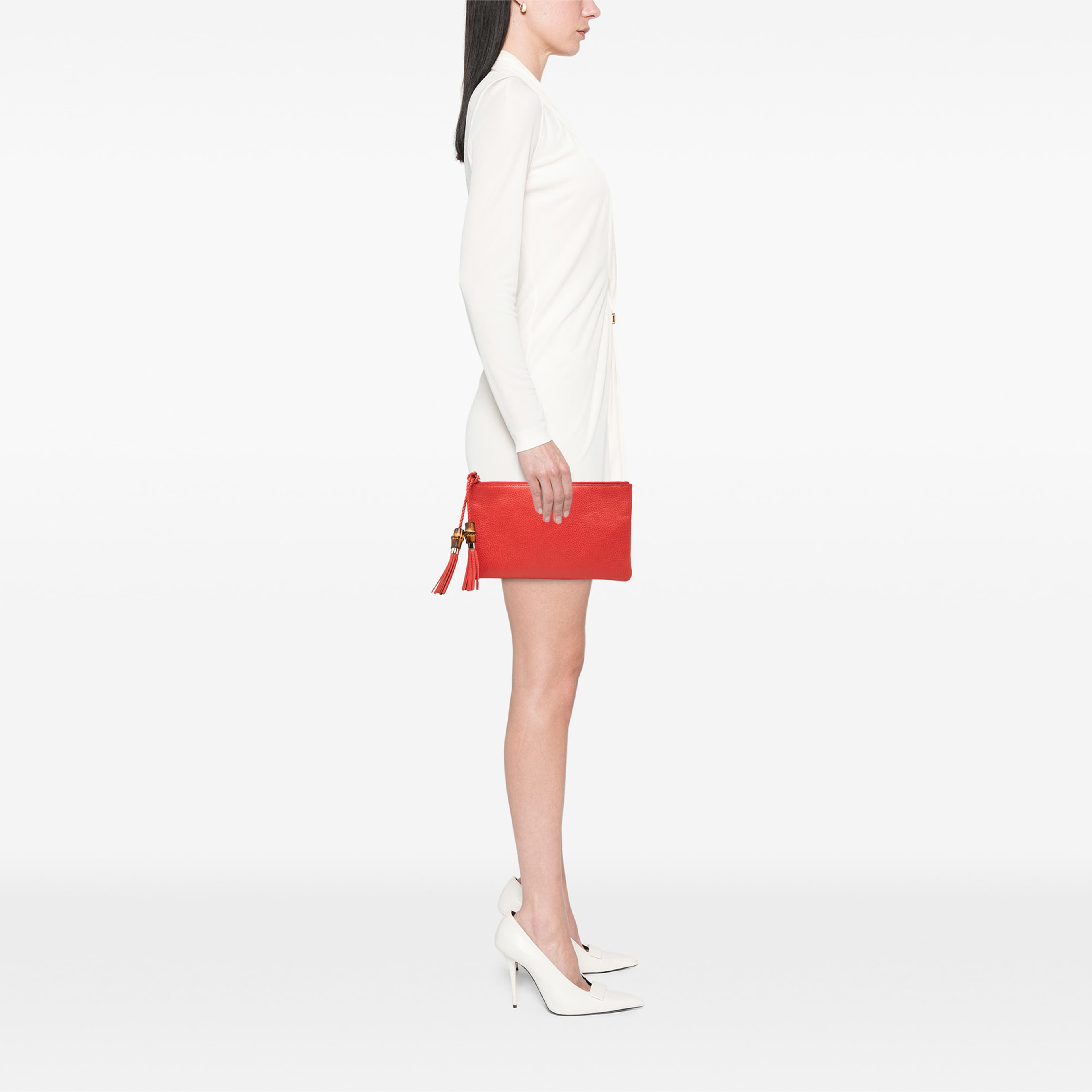 Gucci Calfskin Bamboo Clutch, från Luxclusif, i färgen röd. Klicka för att öppna bilden i stort format