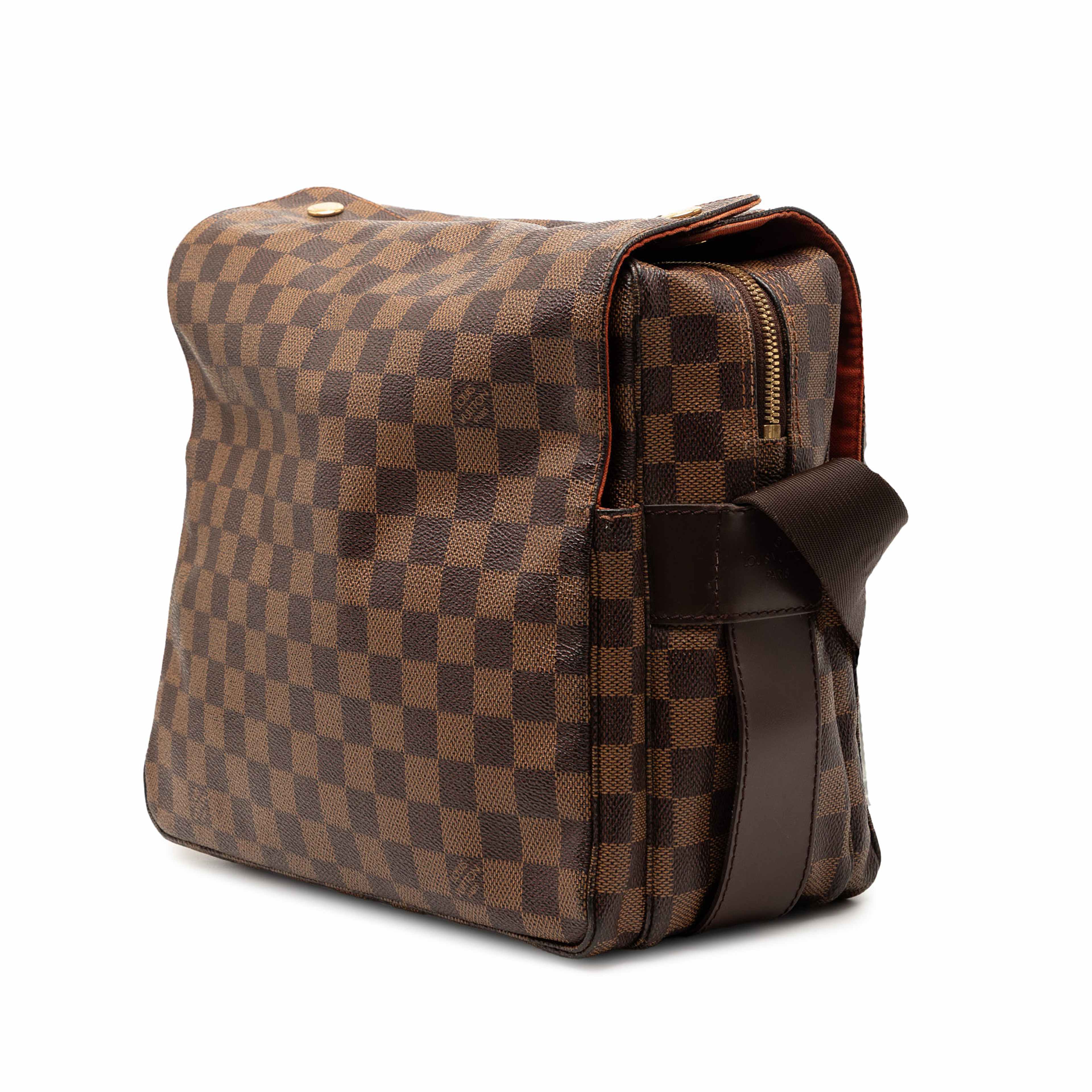 Louis Vuitton Damier Ebene Naviglio, från Luxclusif, i färgen brun. Klicka för att öppna bilden i stort format