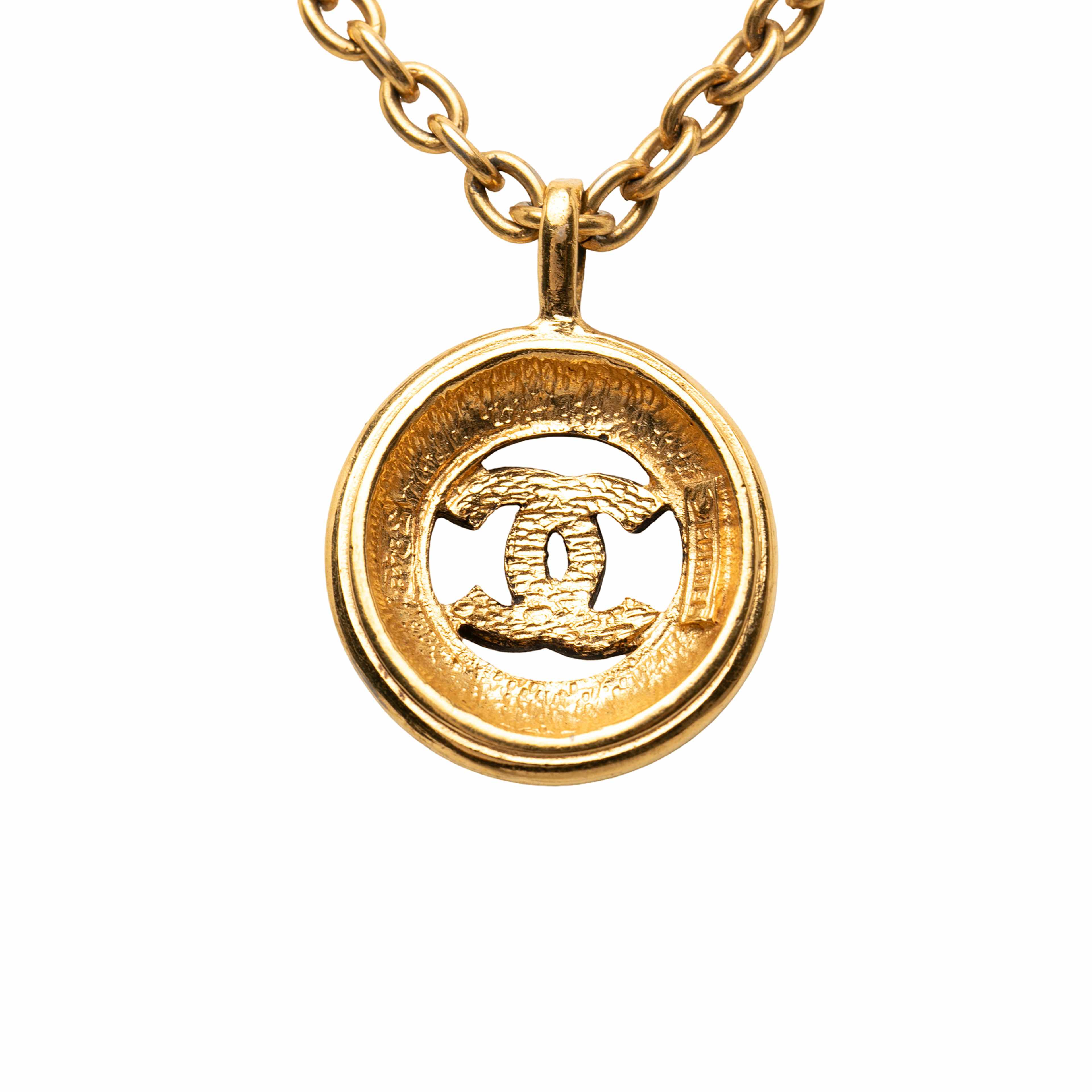 Chanel Cc Gold Plated Sunburst Medallion Pendant Necklace, från Luxclusif, i färgen gold. Klicka för att öppna bilden i stort format