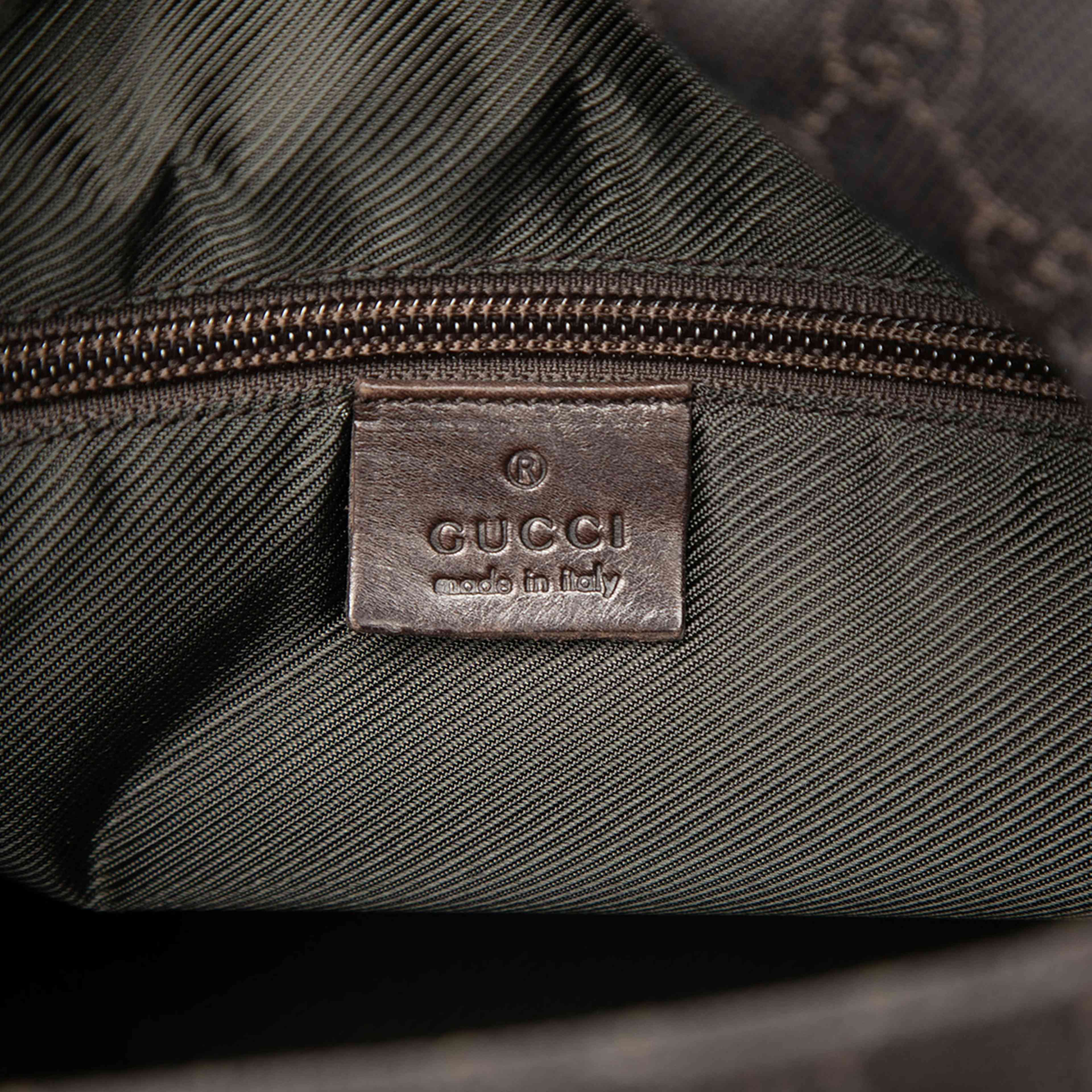 Gucci Gg Canvas Crossbody, från Luxclusif, i färgen brun. Klicka för att öppna bilden i stort format