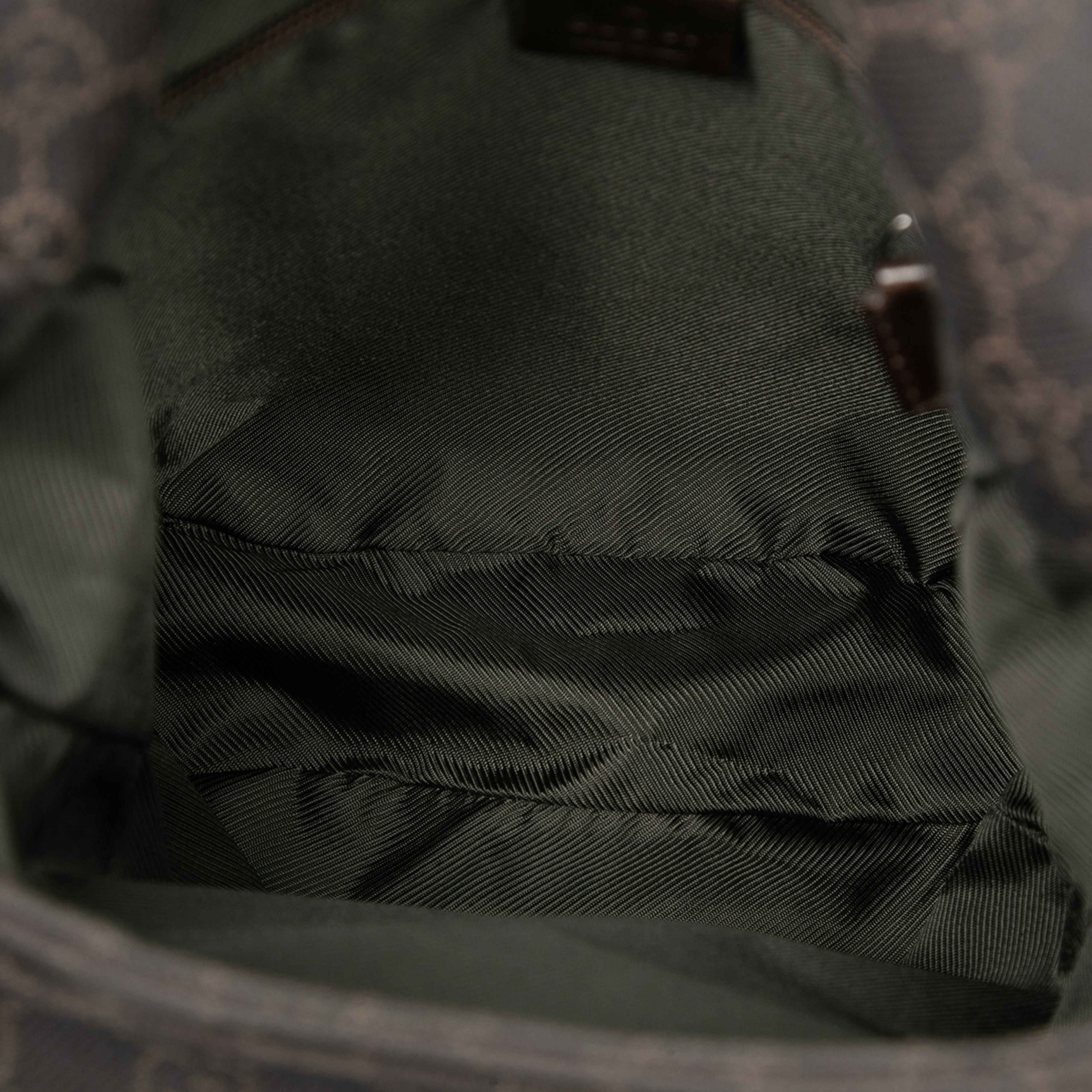 Gucci Gg Canvas Crossbody, från Luxclusif, i färgen brun. Klicka för att öppna bilden i stort format