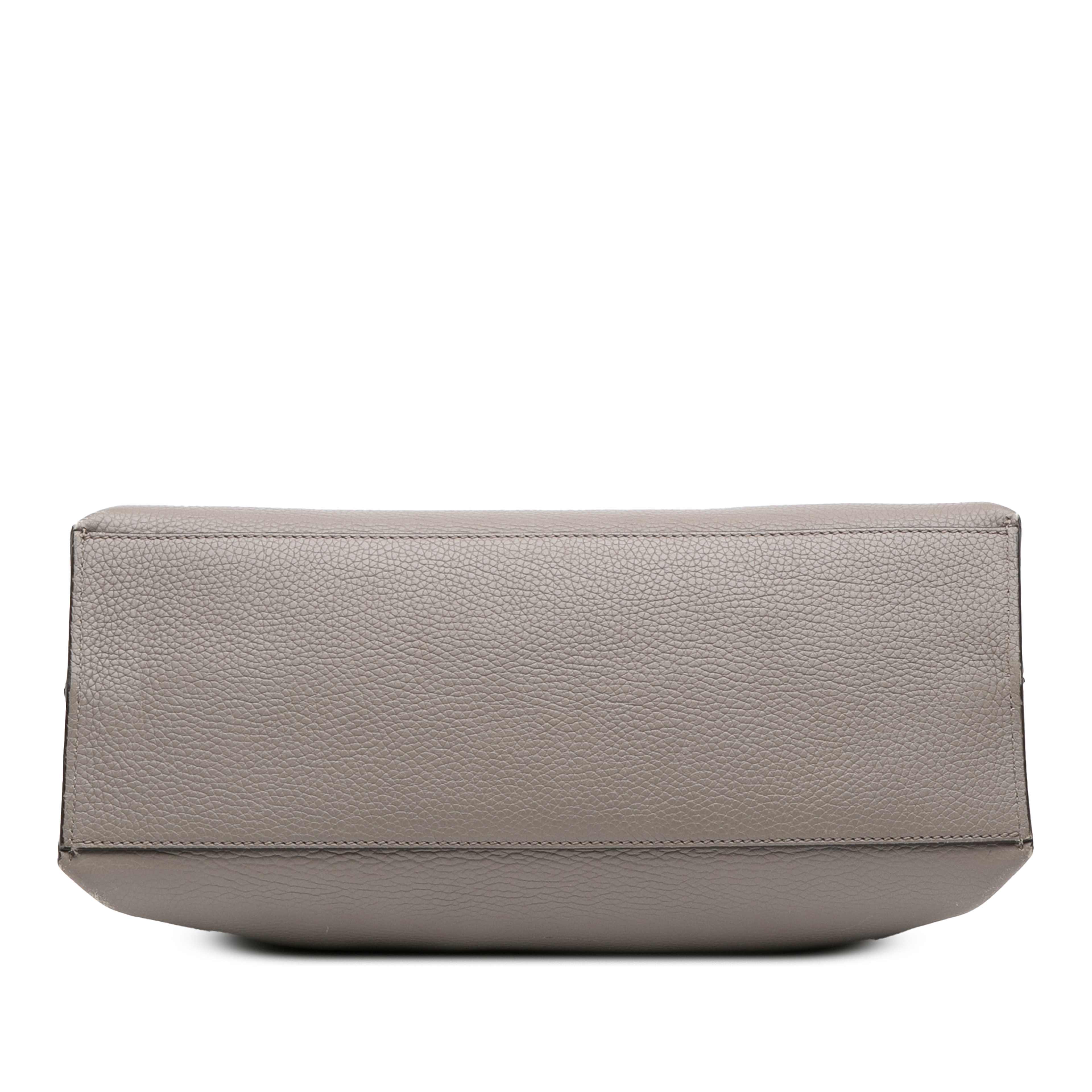 Gucci Medium Leather Bamboo Daily Satchel, från Luxclusif, i färgen taupe. Klicka för att öppna bilden i stort format