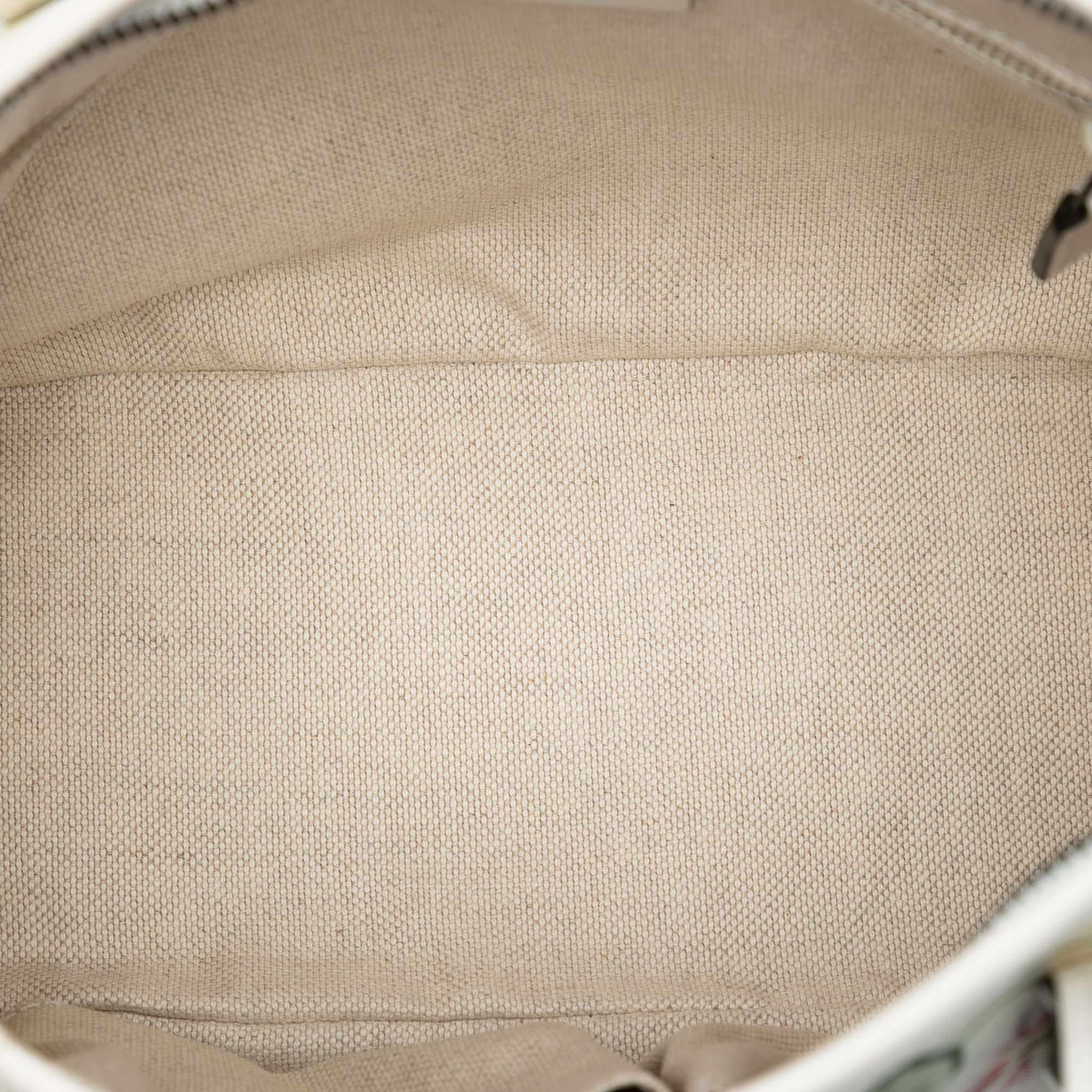Gucci Small Canvas Flora Knight Convertible Tote, från Luxclusif, i färgen white. Klicka för att öppna bilden i stort format
