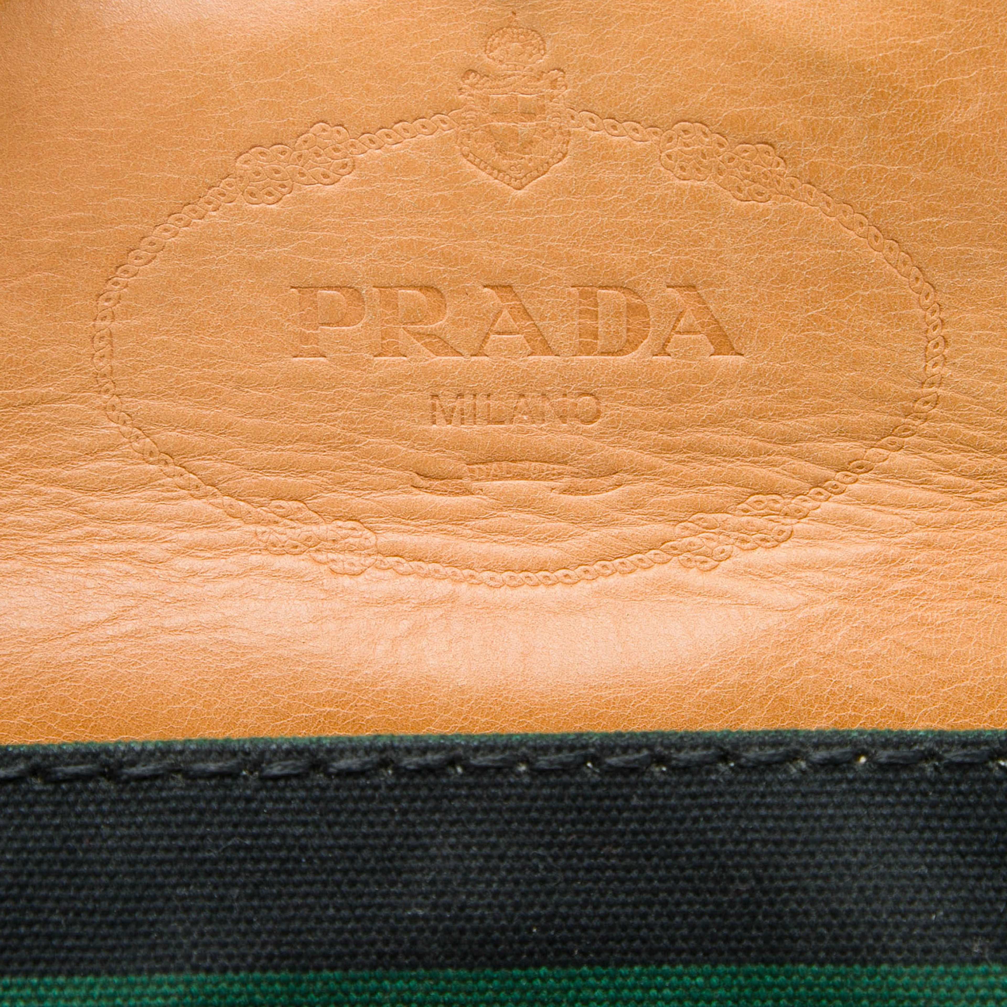 Prada Canvas Canapa Righe Striped Crossbody, från Luxclusif, i färgen grön. Klicka för att öppna bilden i stort format
