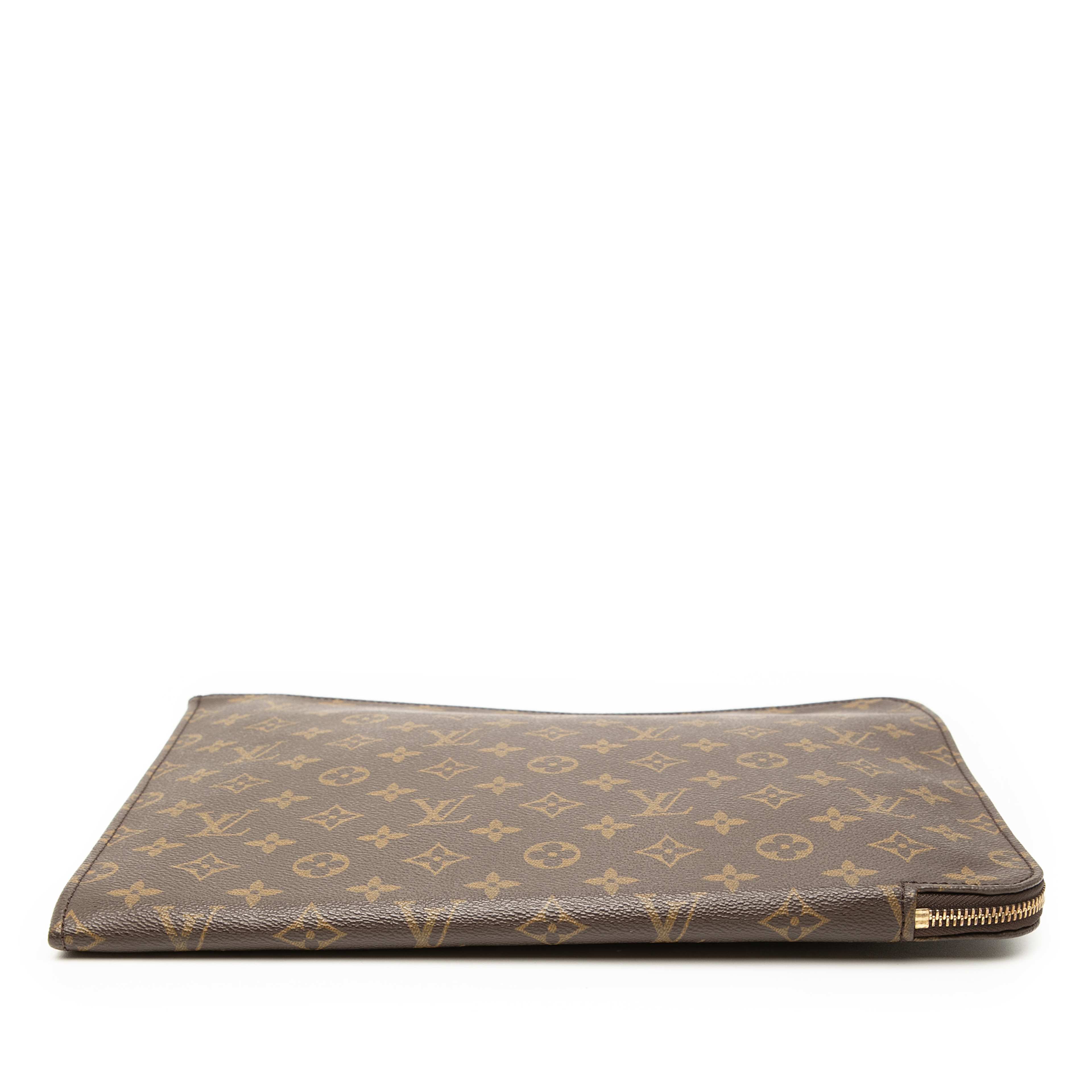 Louis Vuitton Monogram Poche Documents Portfolio 30, från Luxclusif, i färgen brun. Klicka för att öppna bilden i stort format