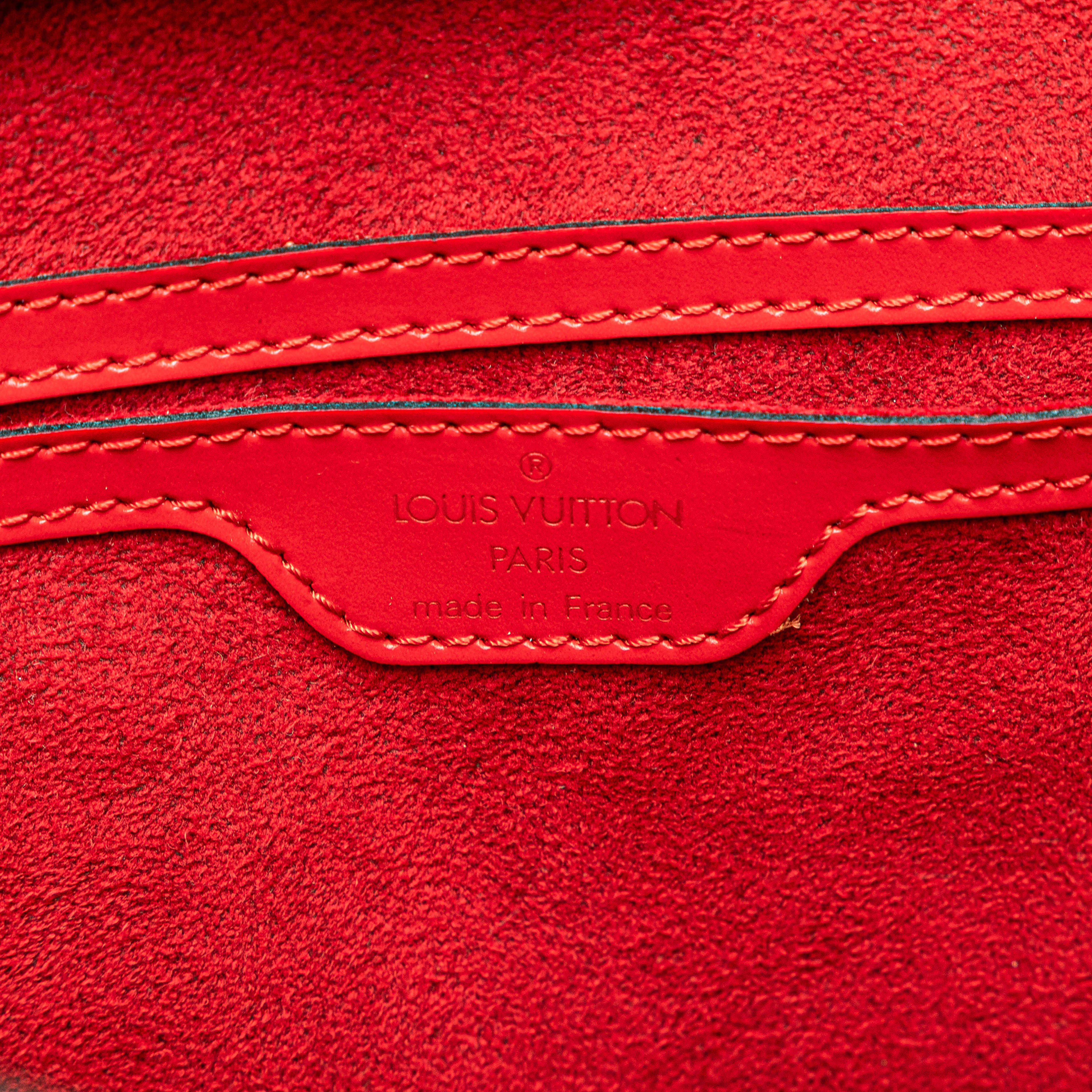 Louis Vuitton Epi Saint Jacques Pm Short Strap, från Luxclusif, i färgen red. Klicka för att öppna bilden i stort format