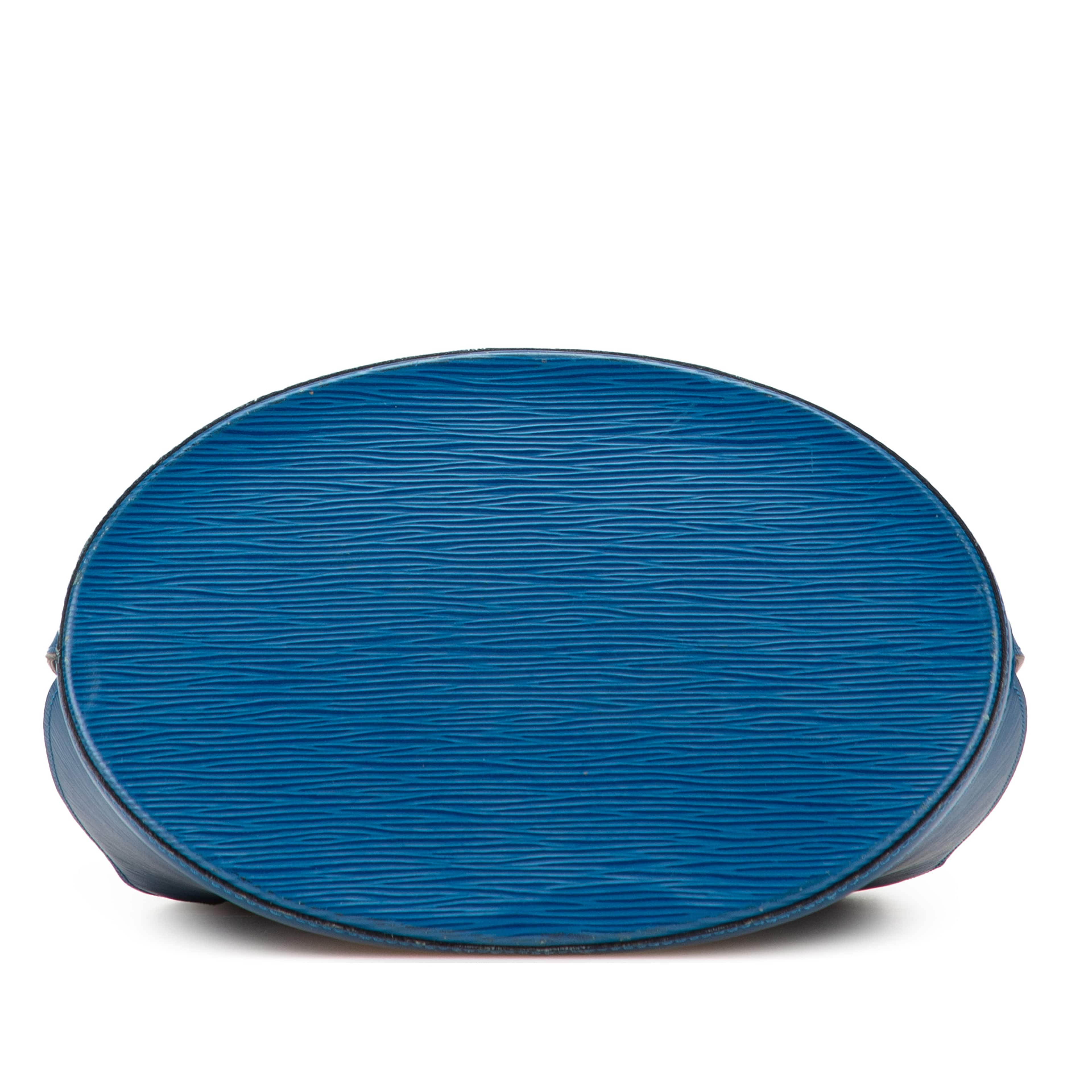 Louis Vuitton Epi Cluny, från Luxclusif, i färgen blue. Klicka för att öppna bilden i stort format