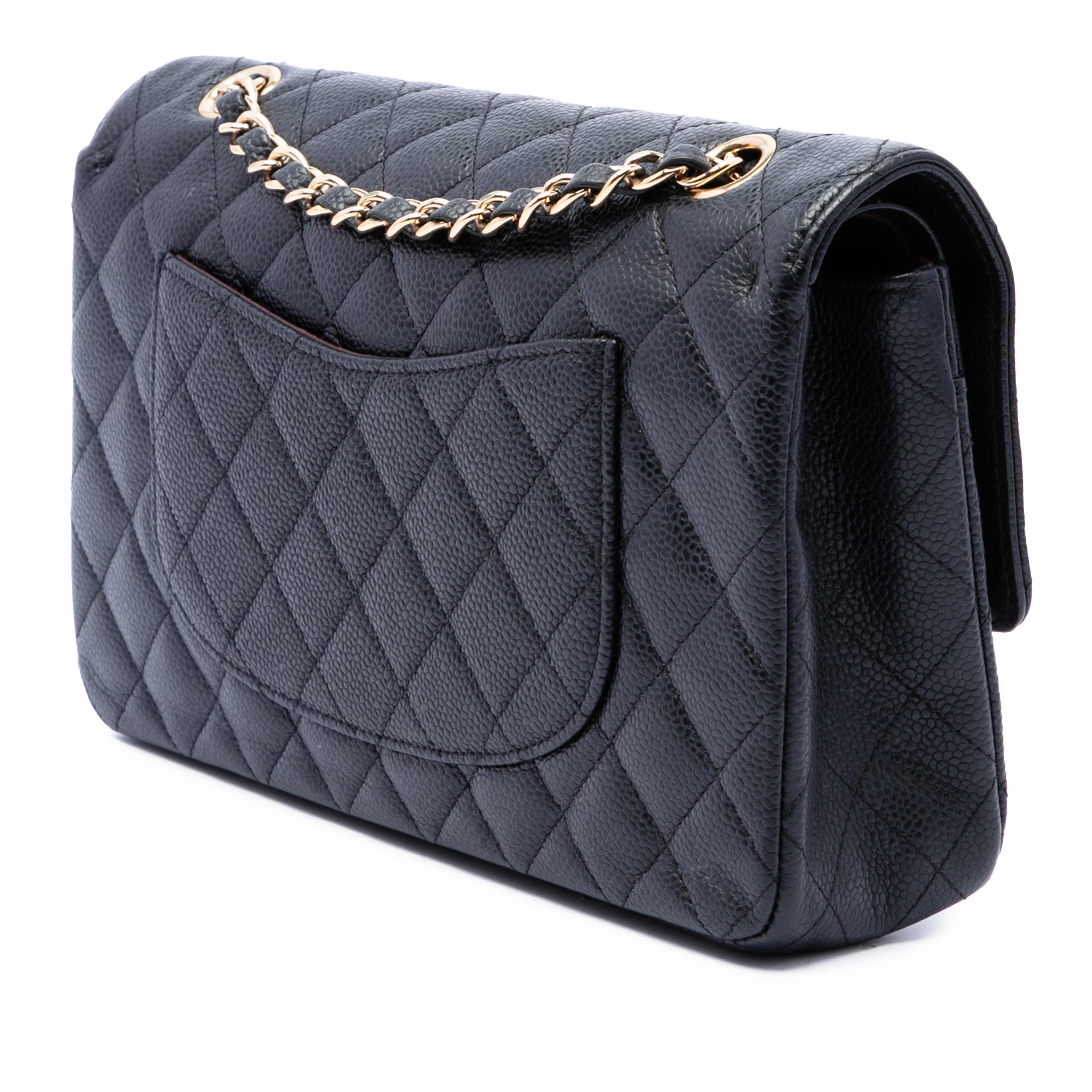 Chanel Medium Classic Caviar Double Flap, från Luxclusif, i färgen svart. Klicka för att öppna bilden i stort format