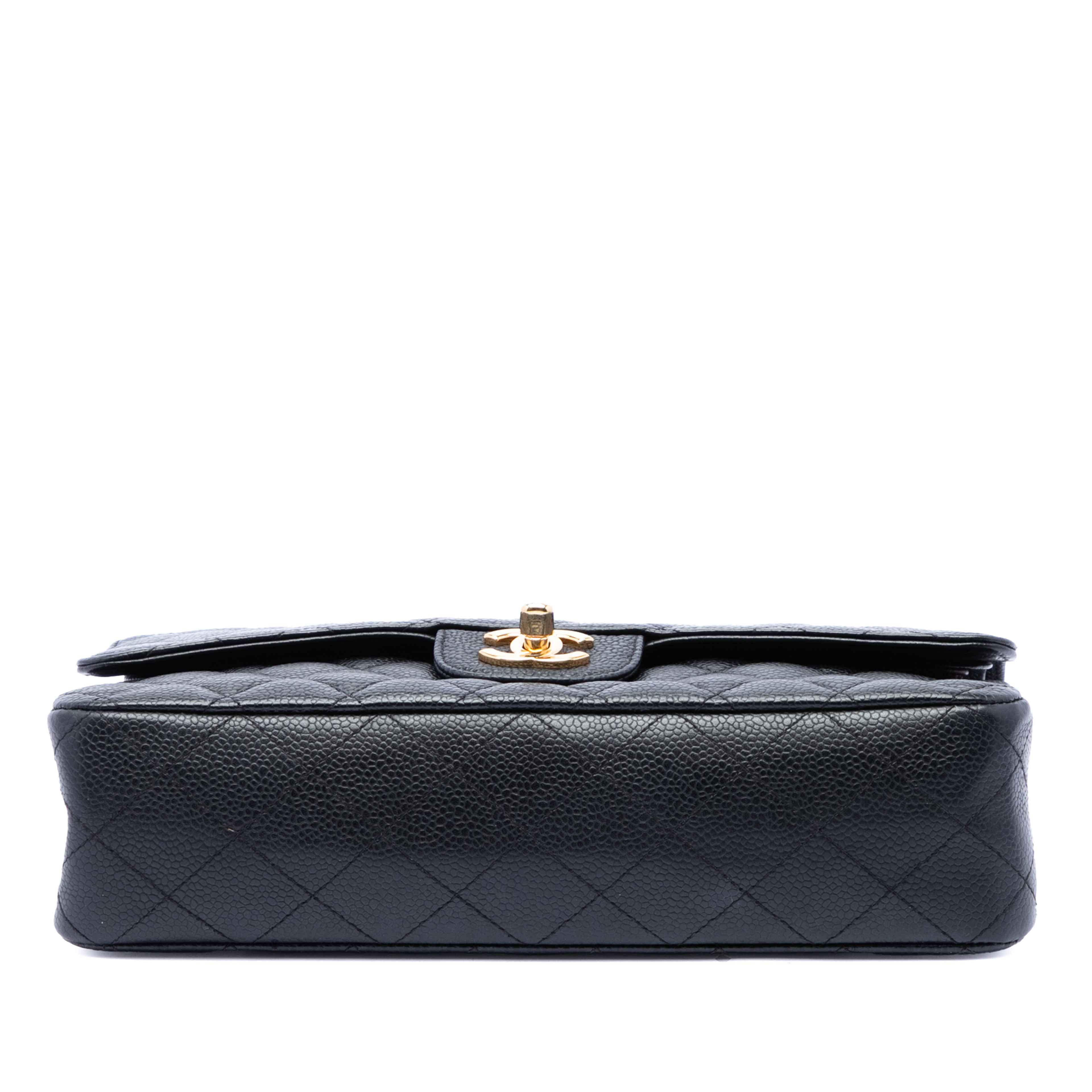 Chanel Medium Classic Caviar Double Flap, från Luxclusif, i färgen svart. Klicka för att öppna bilden i stort format